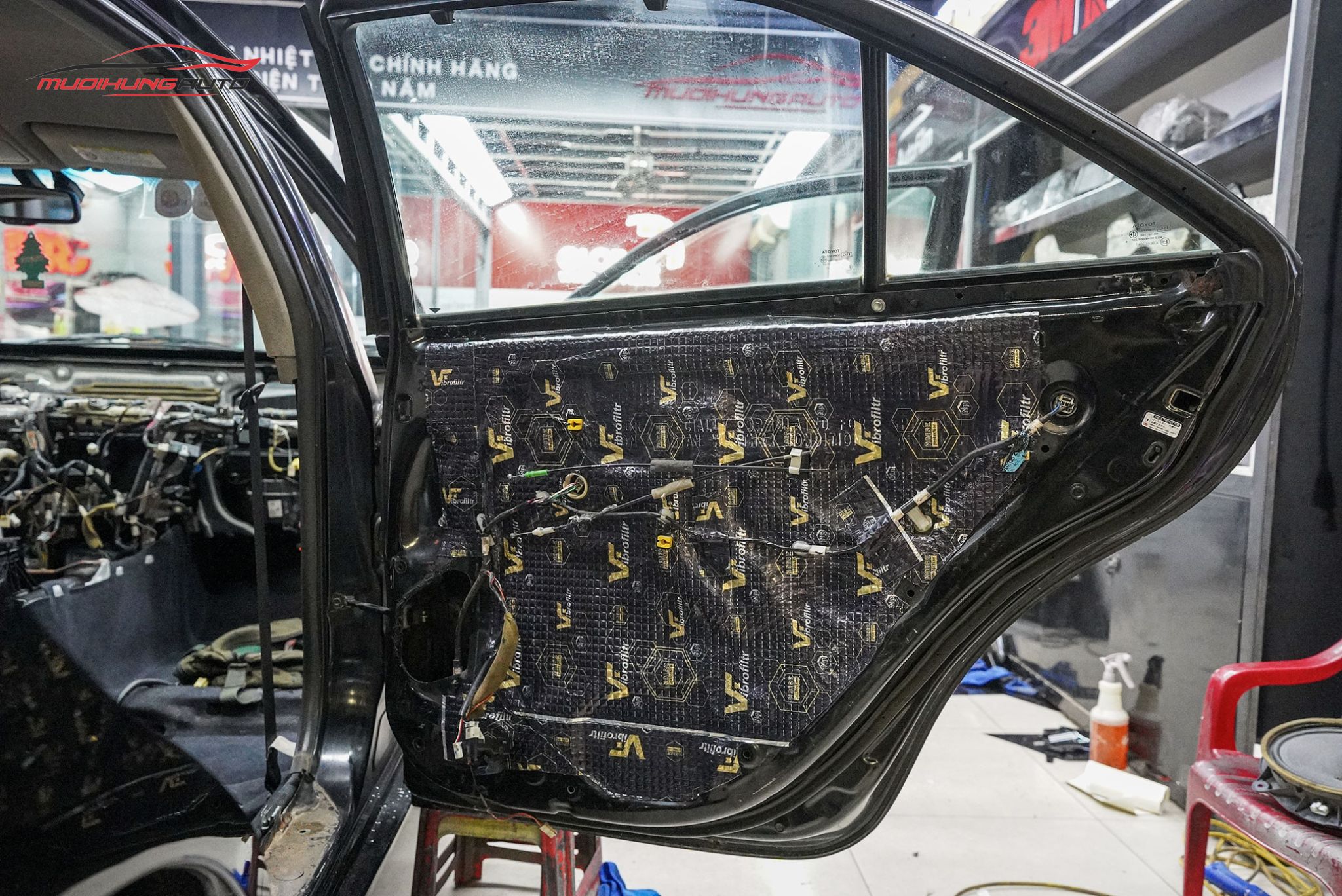 Dán chống ồn cửa xe Toyota Camry 2008