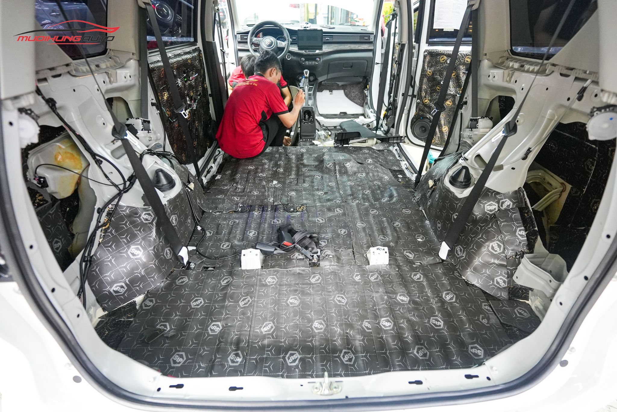 Dán chống ồn sàn xe ô tô Suzuki Ertiga 2024