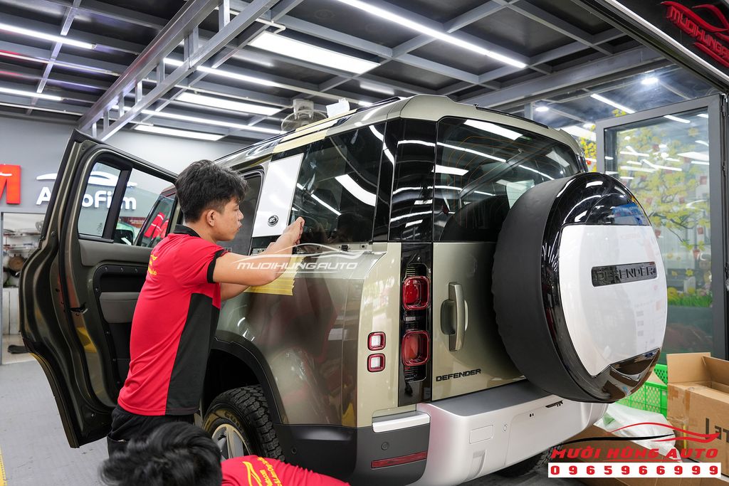 Tổng Hợp Những Món Phụ Kiện Nên Lắp Đặt Cho Xe Range Rover Defender 2022 Chính Hãng