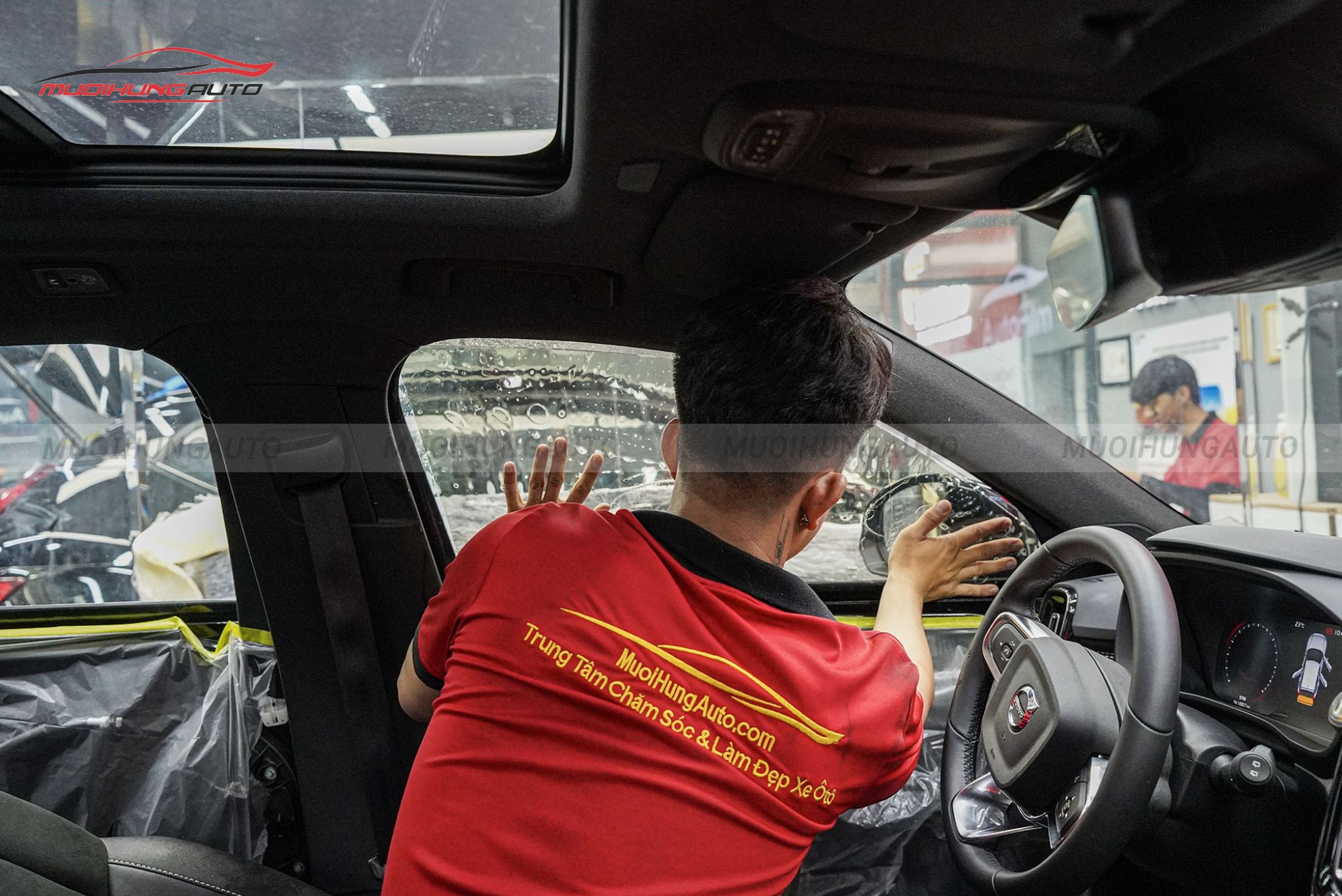 Dán phim cách nhiệt 3M chính hãng cho xe Volvo XC40 2023