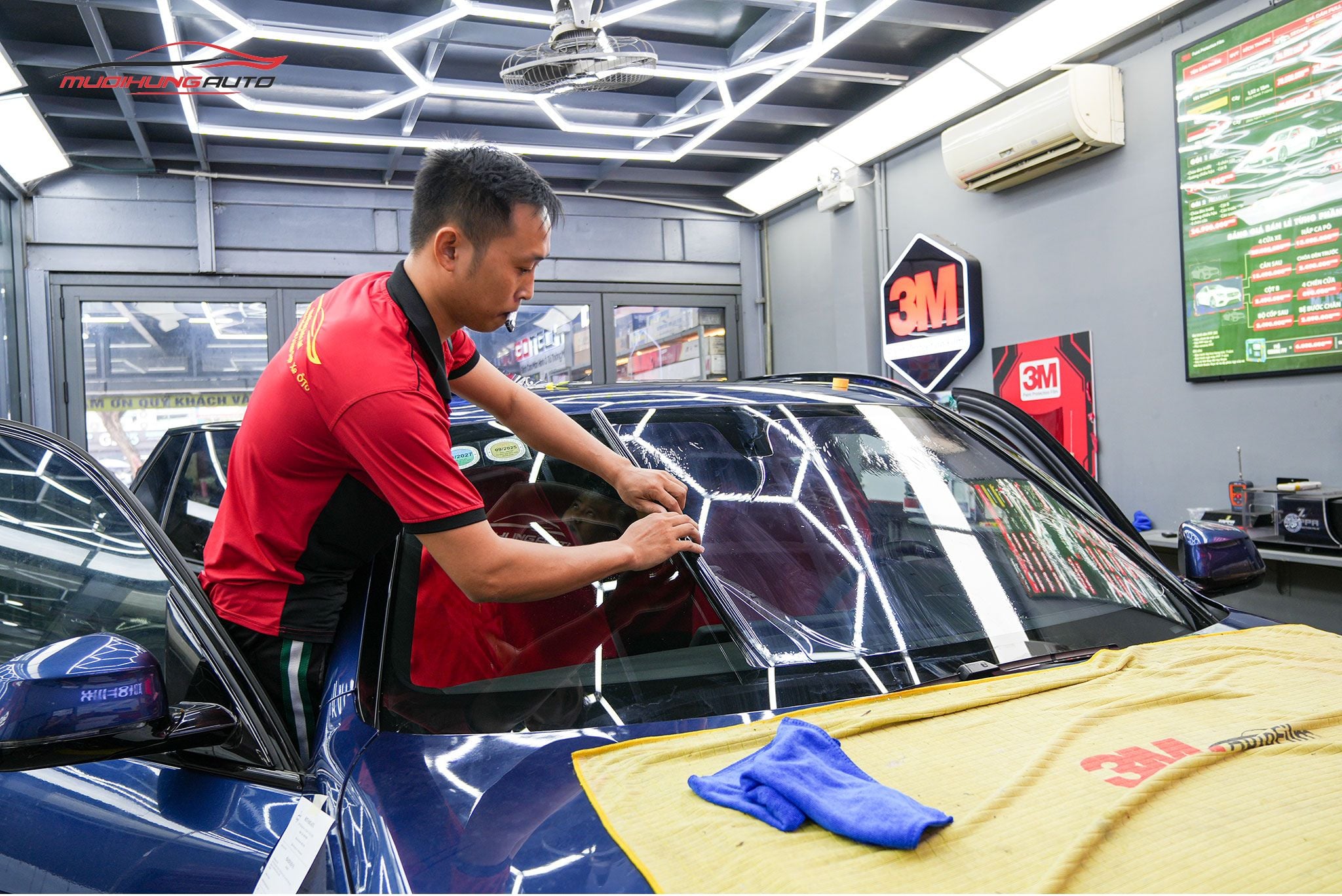 Dán phim cách nhiệt 3M  cho ô tô BMW X5 2022