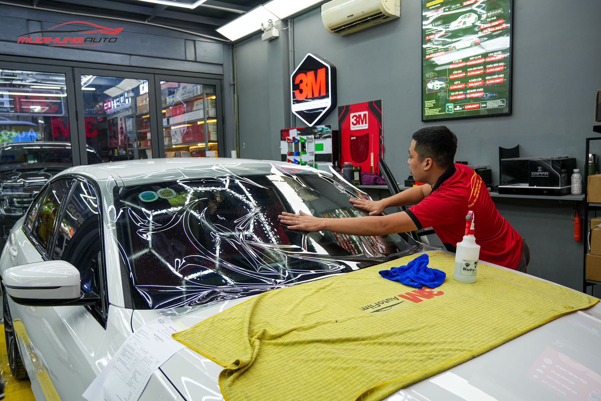 Dán phim cách nhiệt 3M cho xe BMW 320i 2024