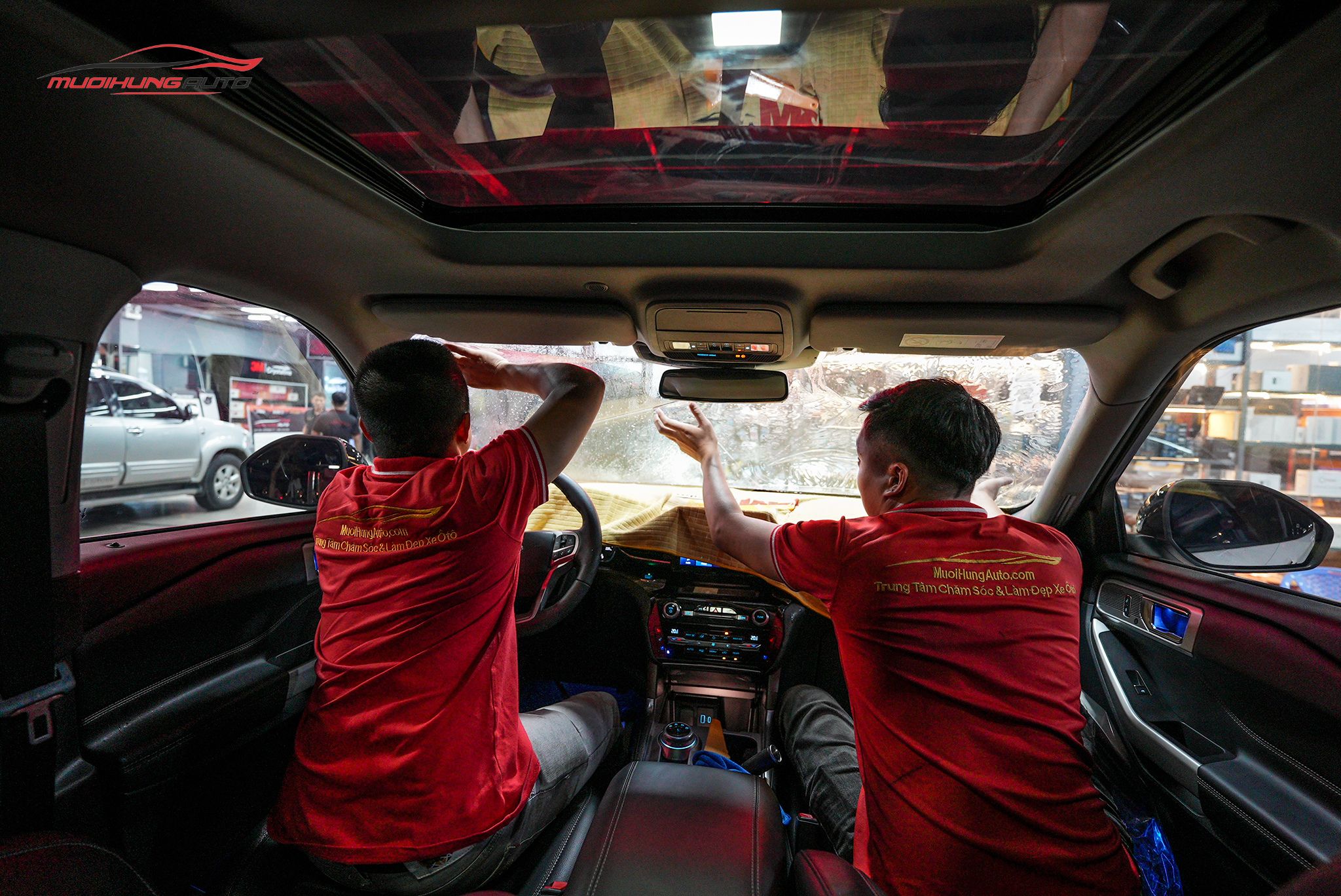 Dán phim cách nhiệt 3M cho xe Ford Explorer