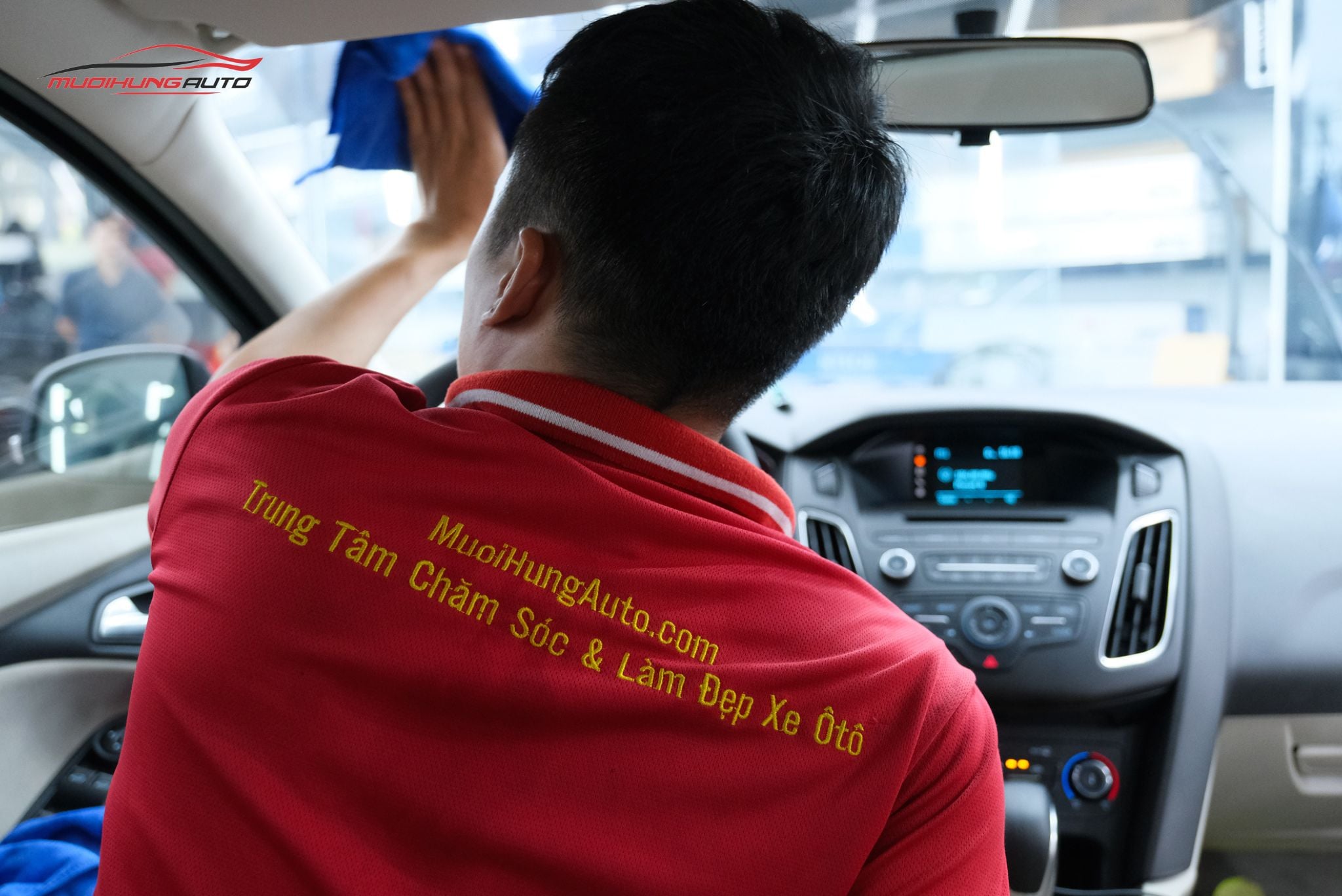 Dán phim cách nhiệt 3M cho xe Ford Focus