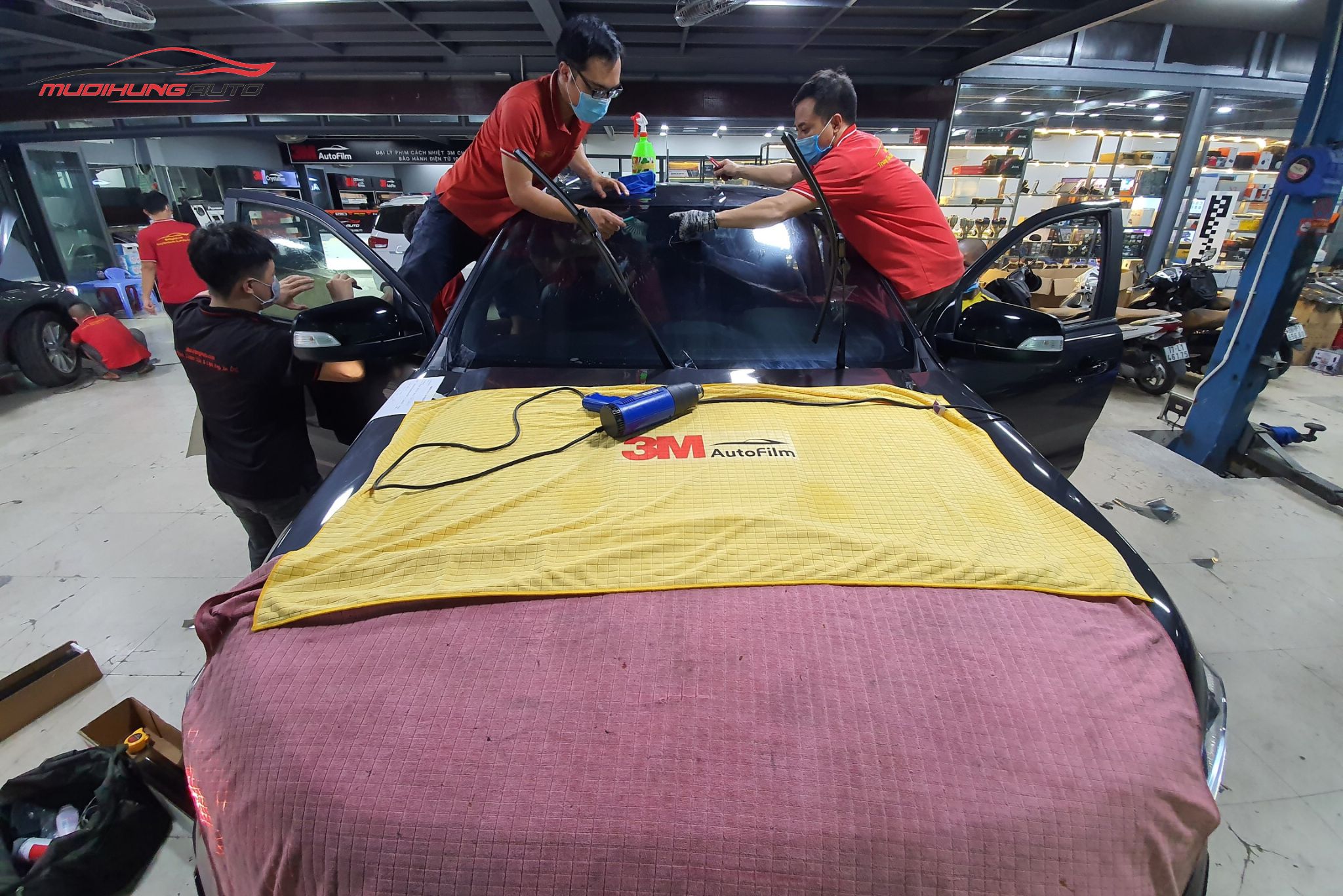 Dán phim cách nhiệt 3M cho xe Ford Ranger 2021