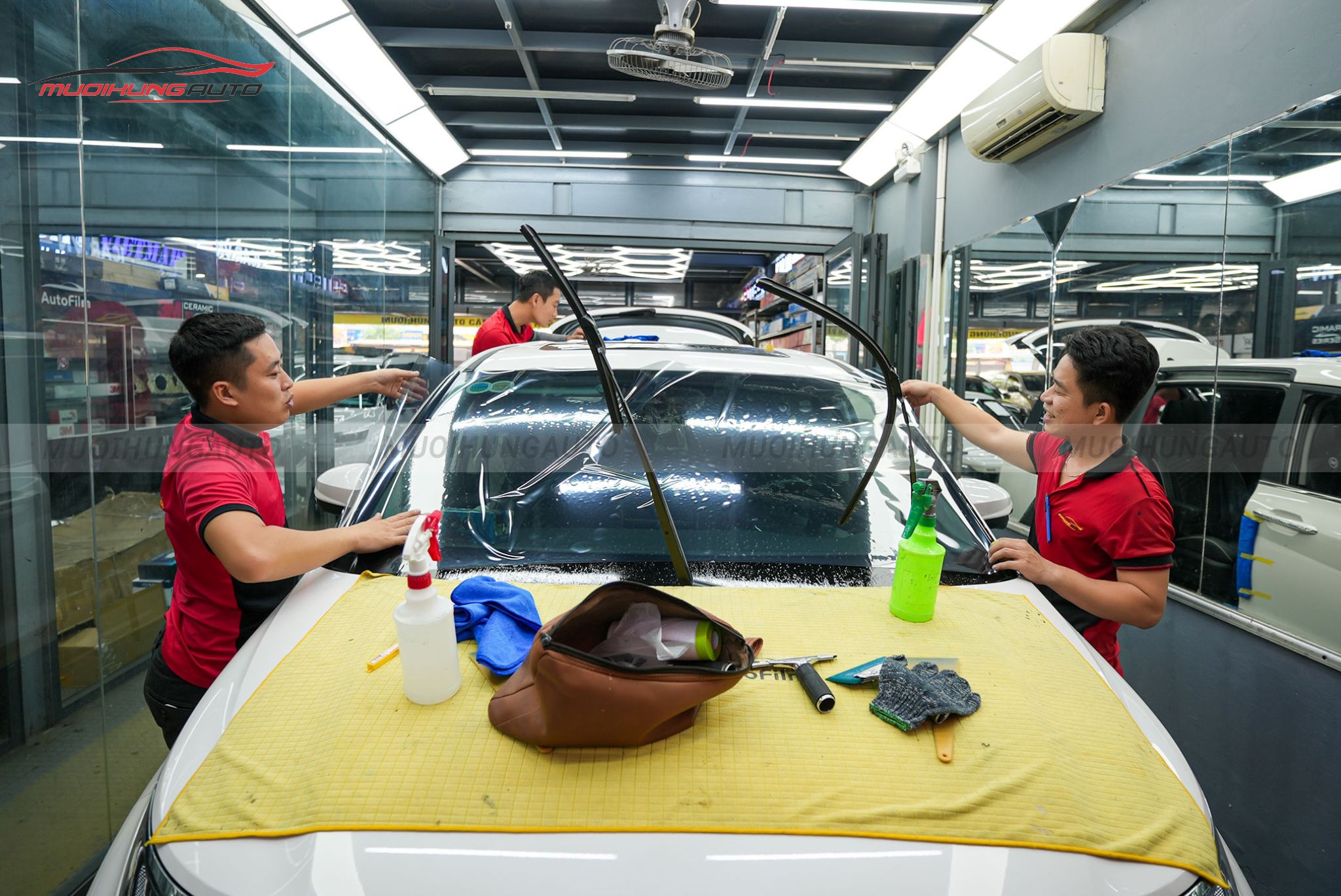 Dán phim cách nhiệt 3M cho xe Hyundai Custin 2023