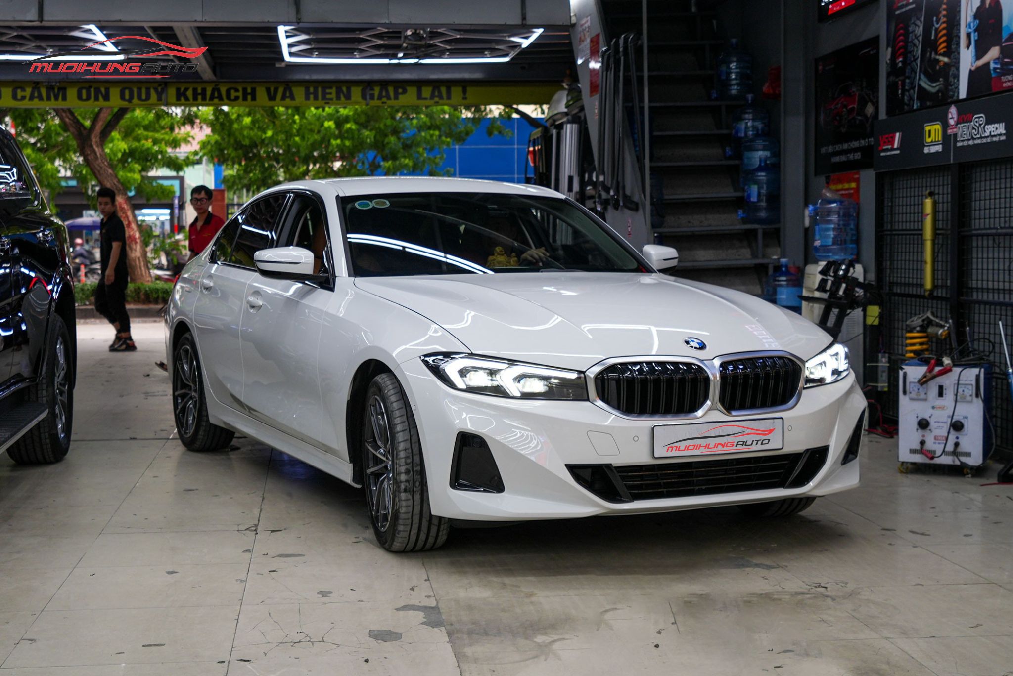 Dán phim cách nhiệt 3M ô tô BMW 320i 2024