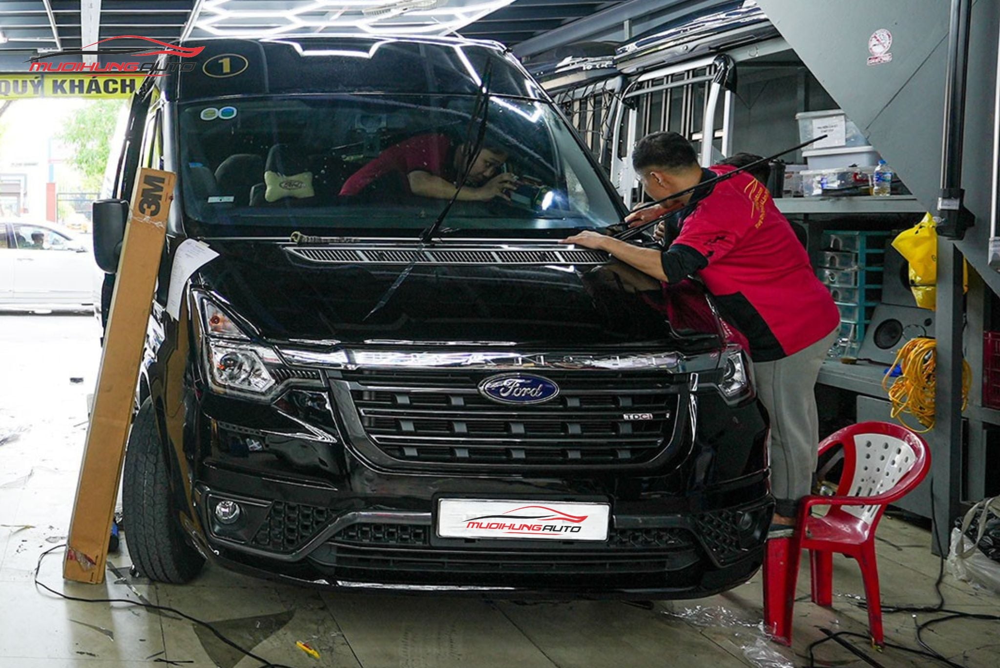 Dán phim cách nhiệt 3M ô tô Ford Transit 2024