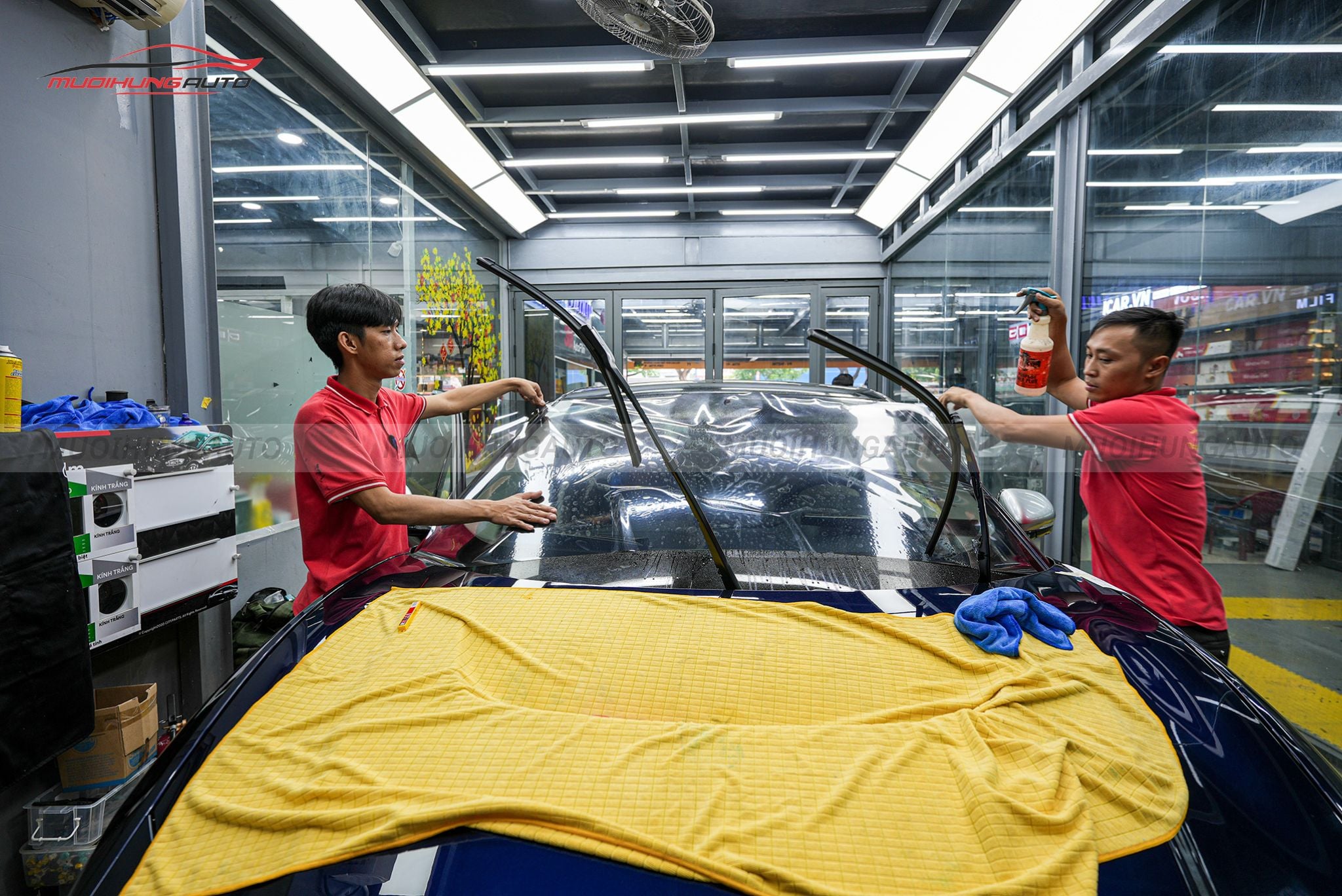 Dán phim cách nhiệt 3M ô tô Jaguar EV400