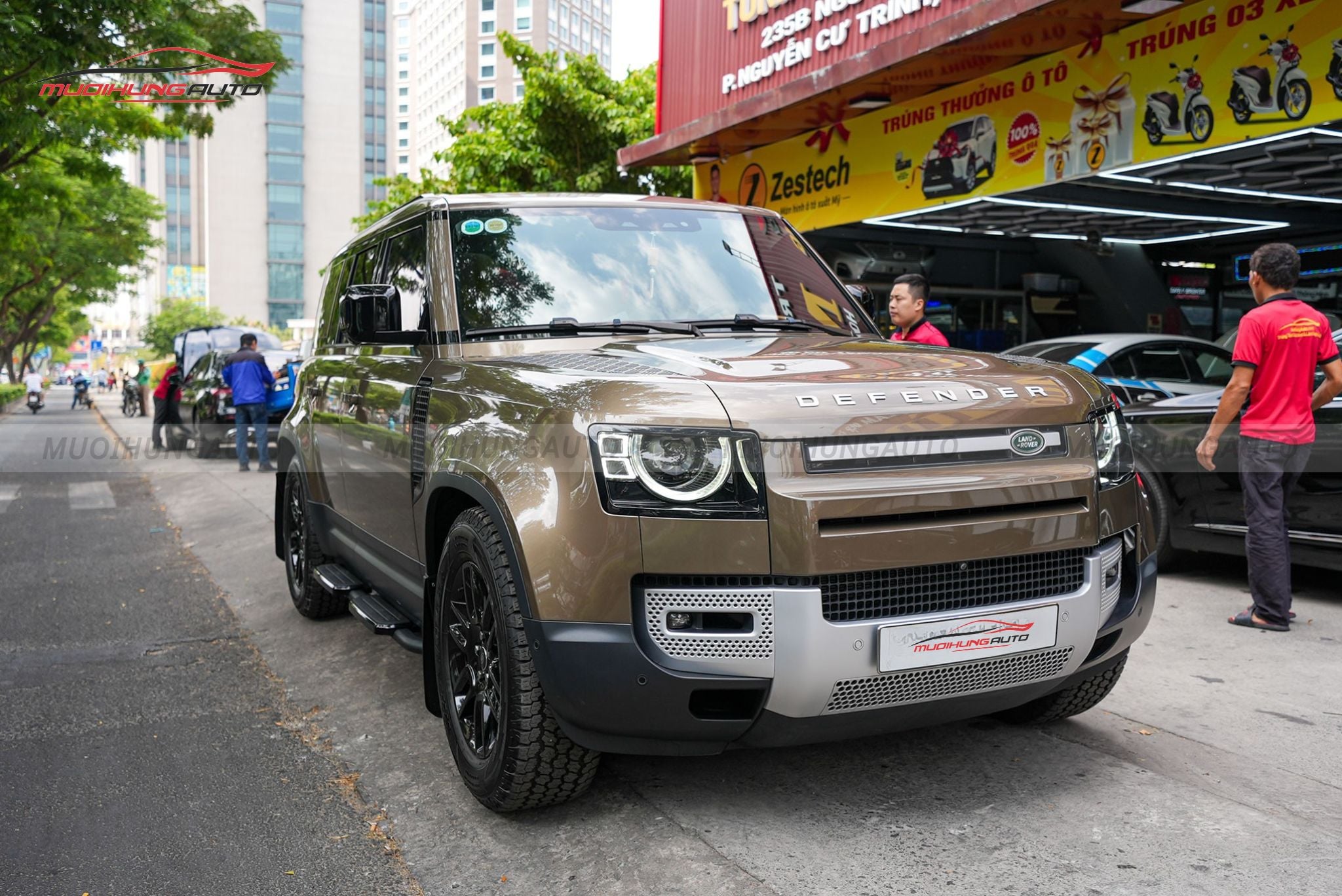 Dán phim cách nhiệt 3M ô tô Land Rover Defender 2024