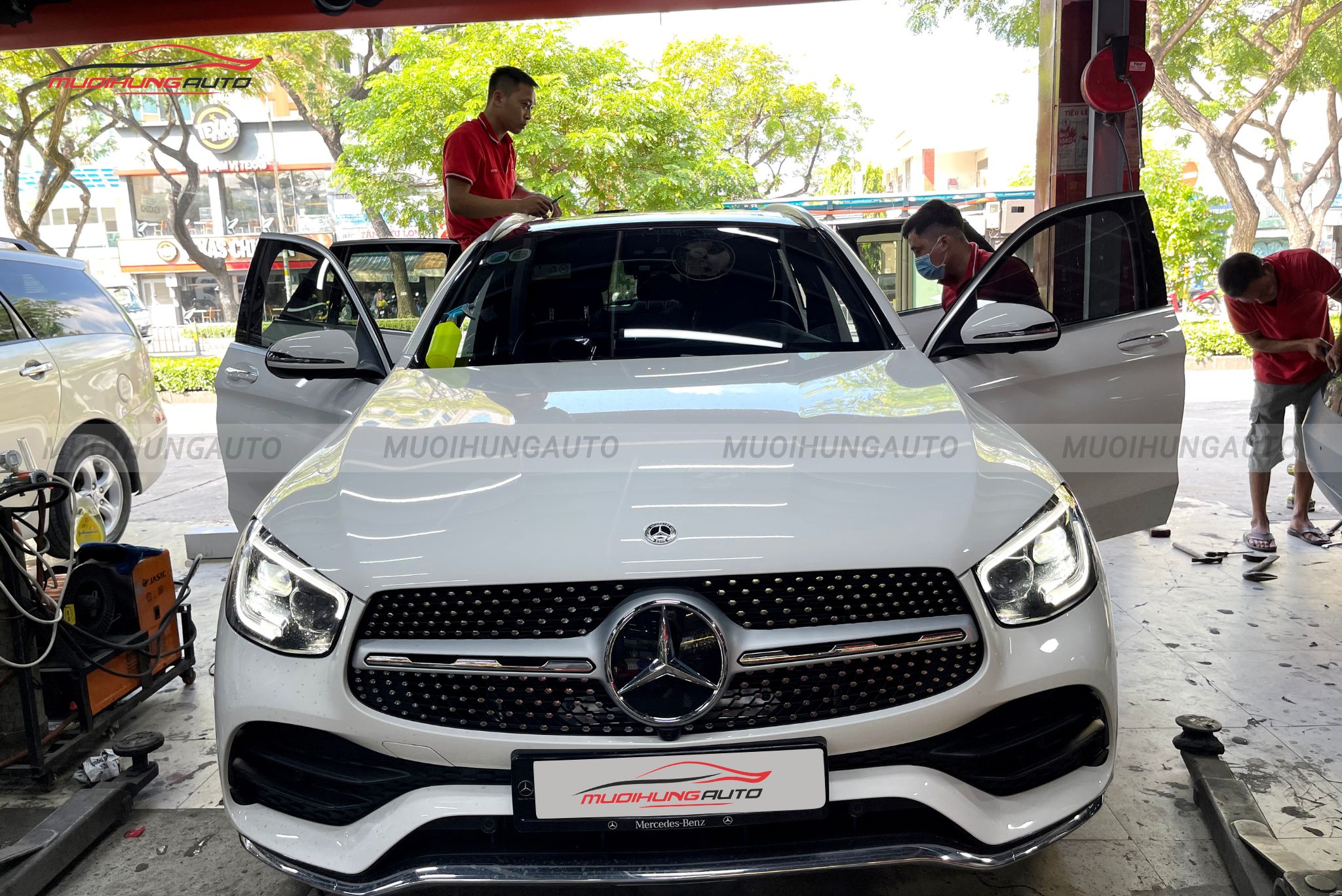 Dán phim cách nhiệt 3M ô tô Mercedes GLC 300