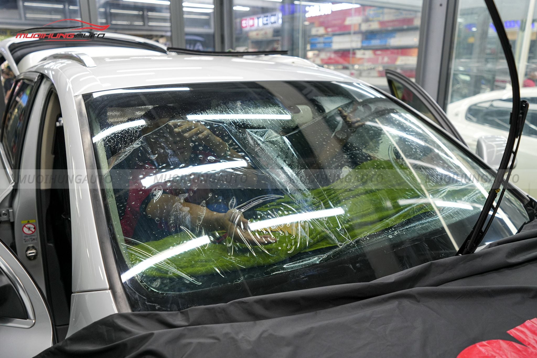 Dán phim cách nhiệt 3M xe Audi Q7 2010