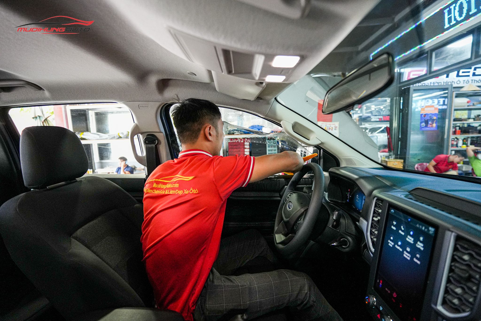 Dán phim cách nhiệt 3M xe Ford Ranger