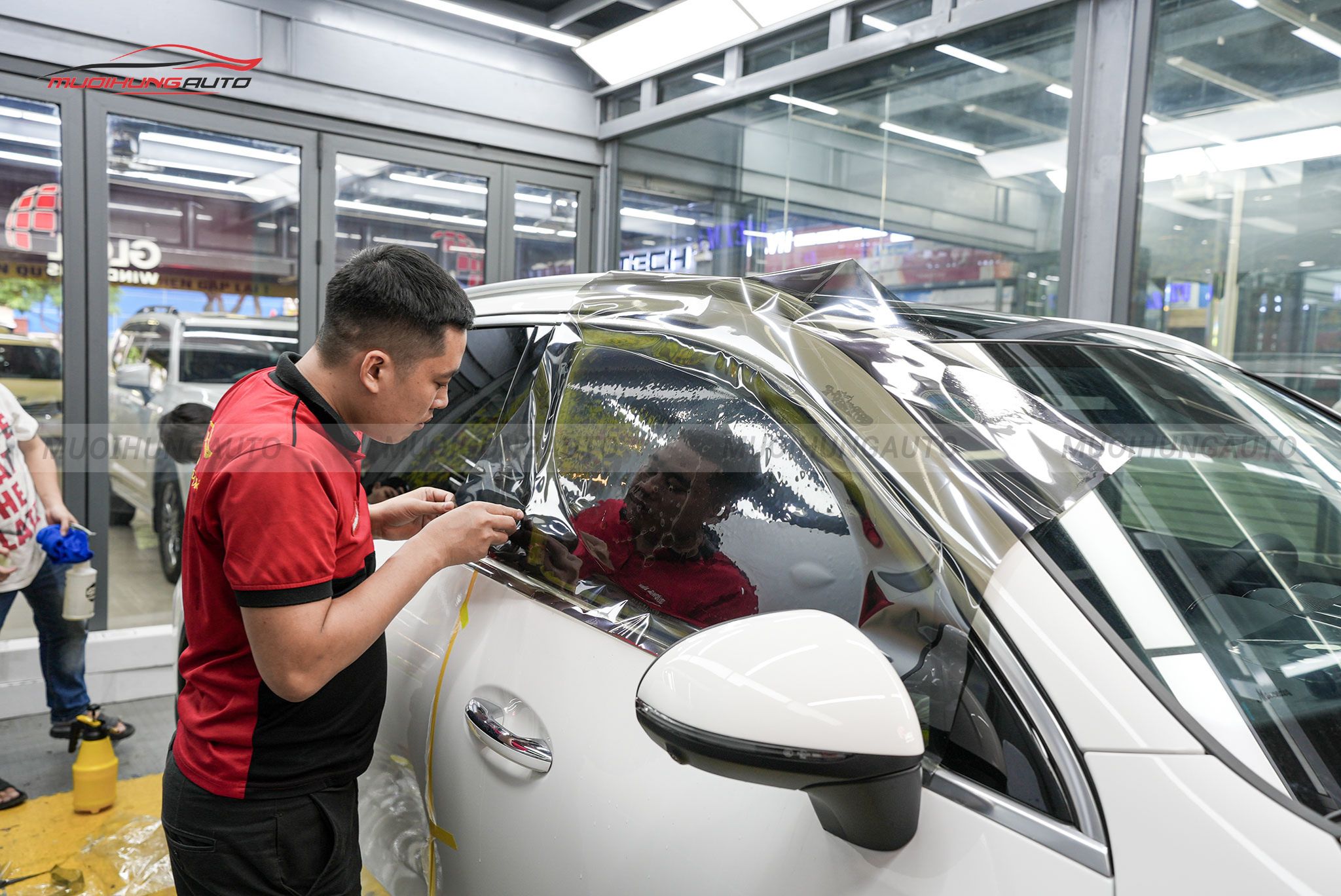 Dán phim cách nhiệt 3M xe Mercedes GLC 300 2020