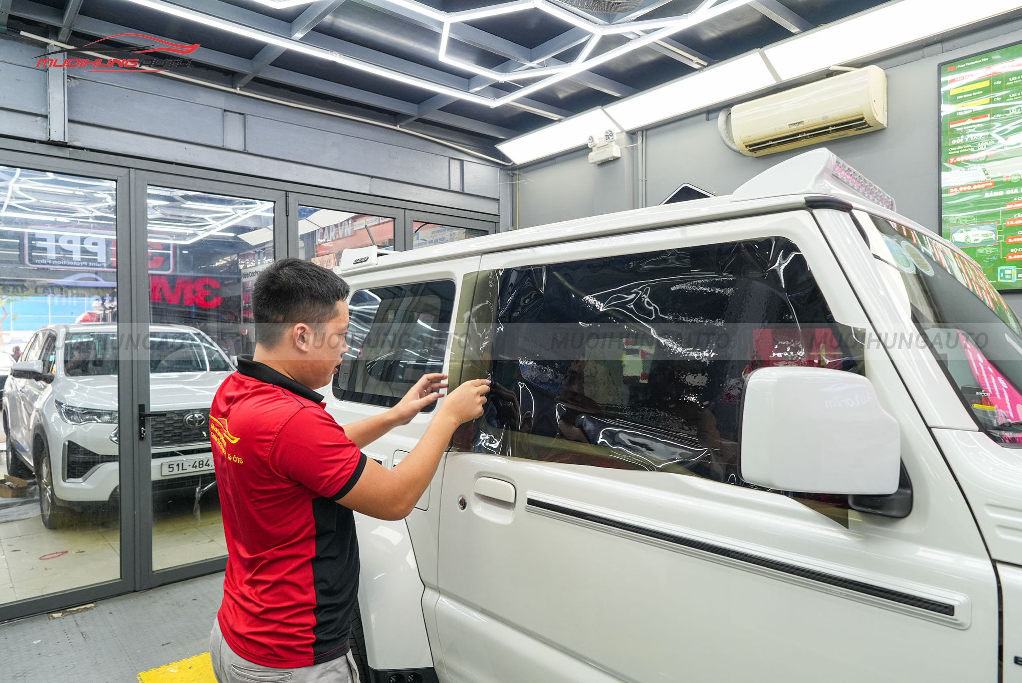 Dán phim cách nhiệt 3M xe Suzuki Jimny 2024