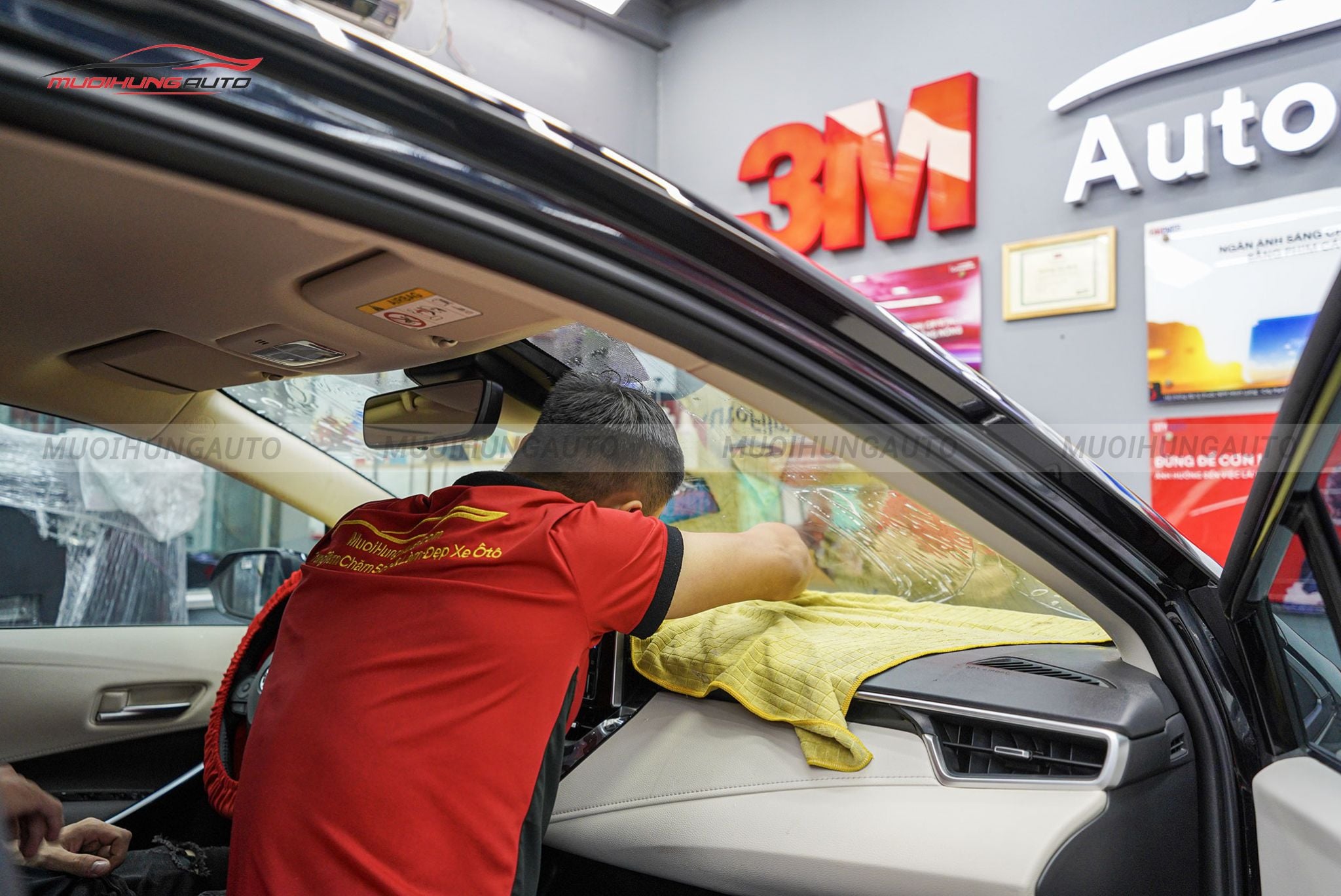 Dán phim cách nhiệt 3M xe Toyota Altis 2023