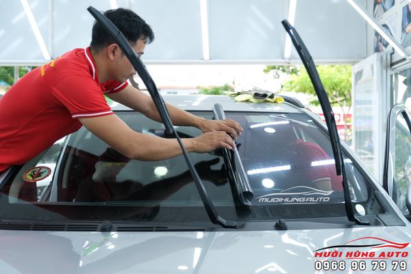 DÁN PHIM CÁCH NHIỆT CHO XE HƠI - LOẠI NÀO HIỆU QUẢ NHẤT?