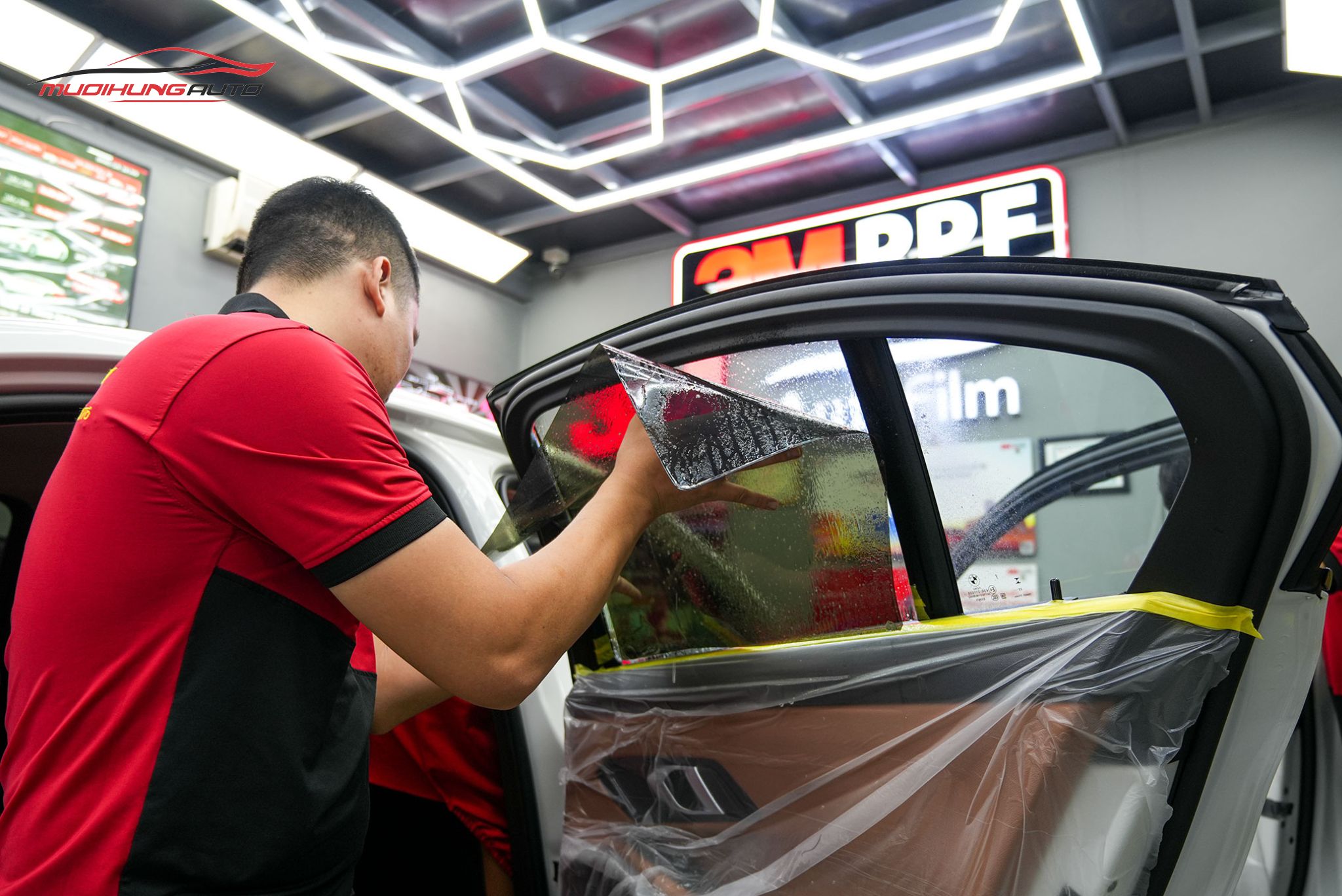Dán phim cách nhiệt ô tô 3M BMW 320i 2024
