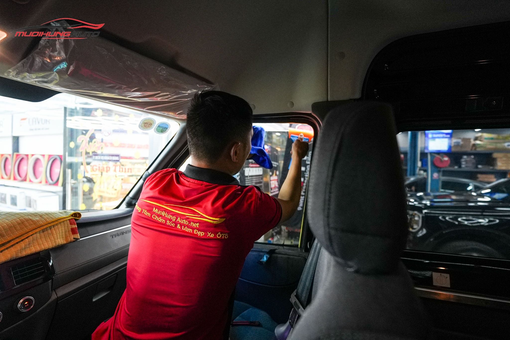 Dán phim cách nhiệt ô tô 3M Ford Transit 2024