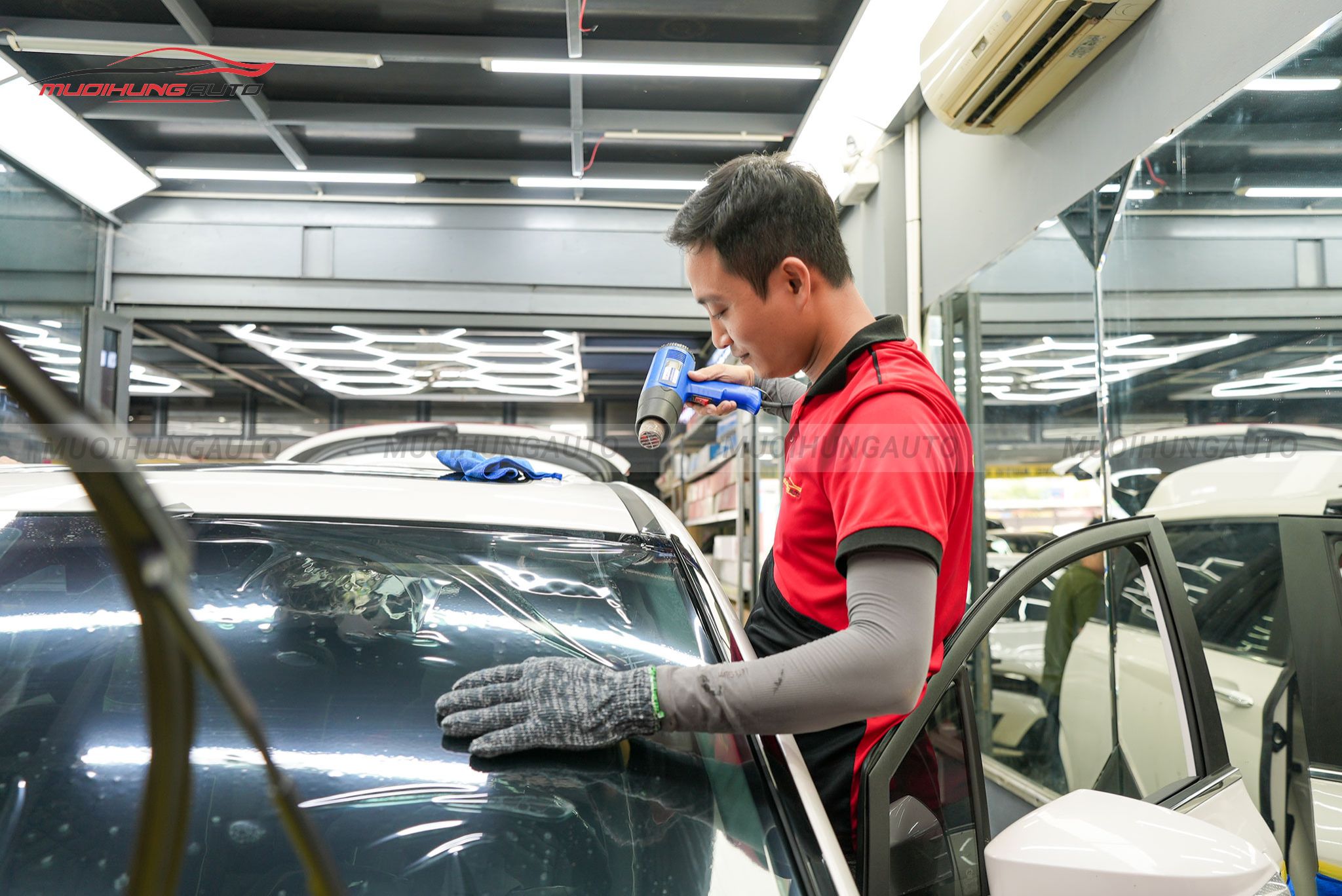 Dán phim cách nhiệt ô tô 3M Hyundai Custin 2023