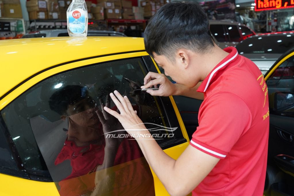 DÁN PHIM CÁCH NHIỆT Ô TÔ - GIẢI PHÁP CHỐNG NÓNG HIỆU QUẢ CHO XẾ YÊU