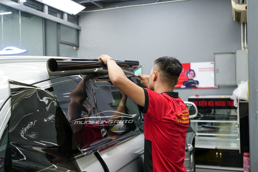 DÁN PHIM CÁCH NHIỆT Ô TÔ - GIẢI PHÁP CHỐNG NÓNG HIỆU QUẢ CHO XẾ YÊU