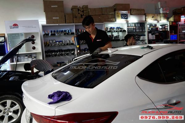 Dán phim chống nóng Llumar&nbsp; Hyundai Elantra Chính hãng 05