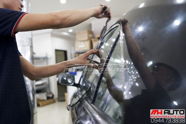 Dán phim chống nóng  Llumar TOYOTA CAMRY giá rẻ 01