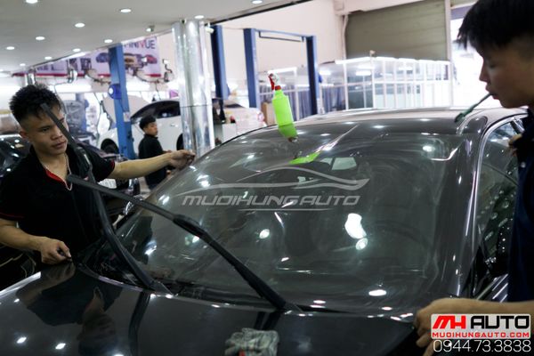 Dán phim chống nóng  Llumar TOYOTA CAMRY giá rẻ 06