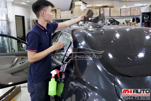 Dán phim chống nóng  Llumar TOYOTA CAMRY giá rẻ 07