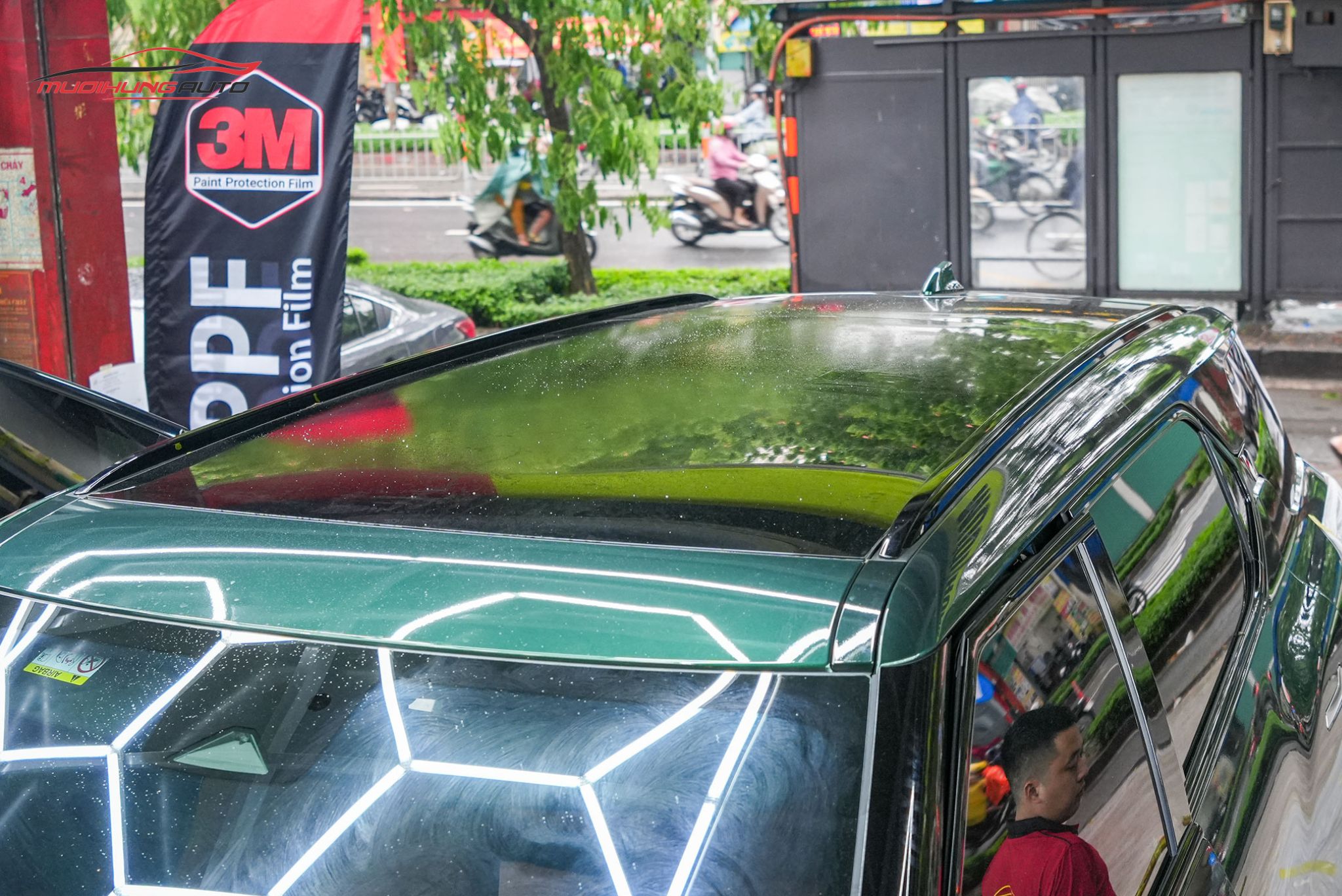 Dán phim PPF TPU SUNROOF cách nhiệt cửa sổ trời cho Vinfast VF9 2024