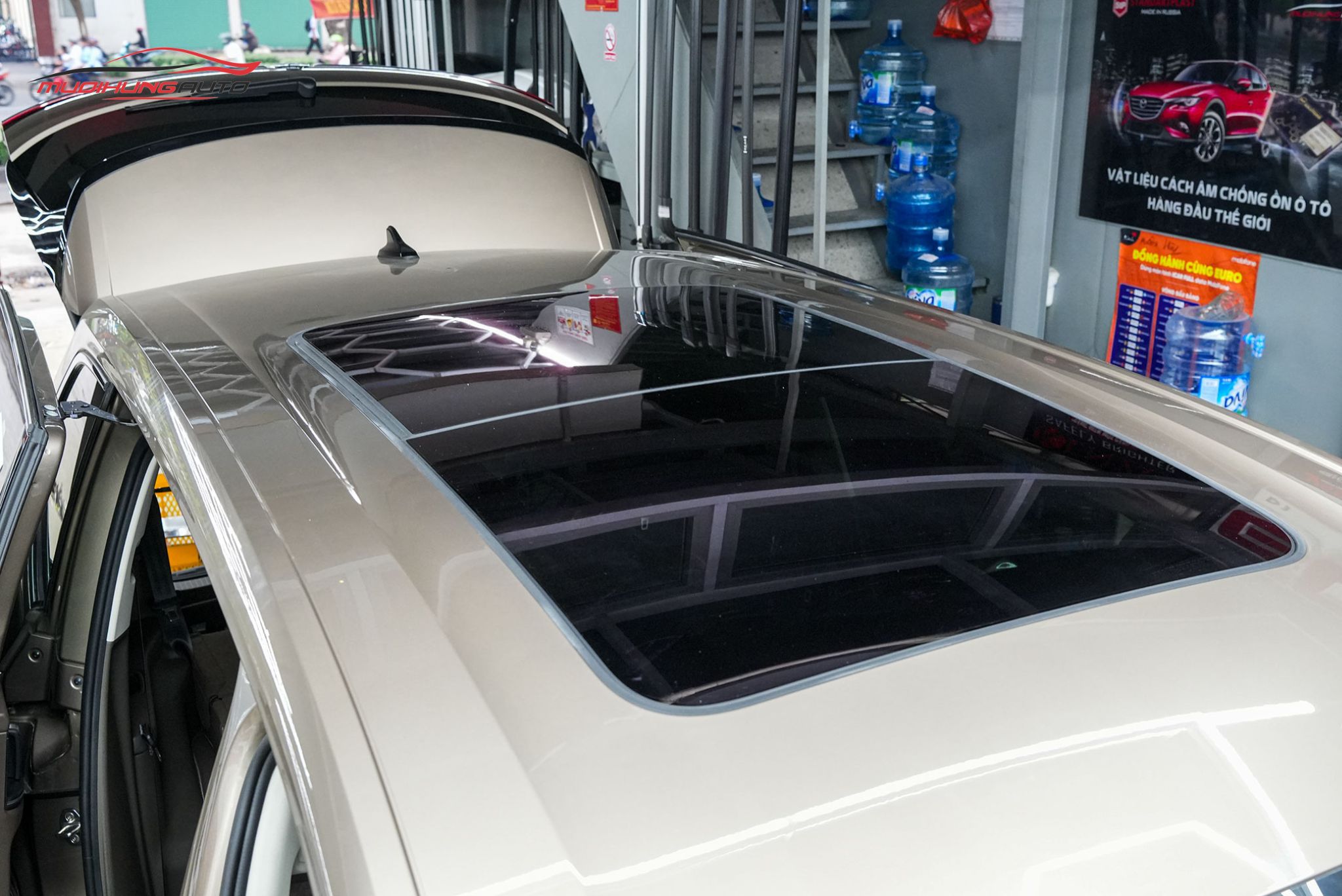 Trước khi dán phim PPF TPU SUNROOF cách nhiệt cửa sổ trời cho Volkswagen Viloran