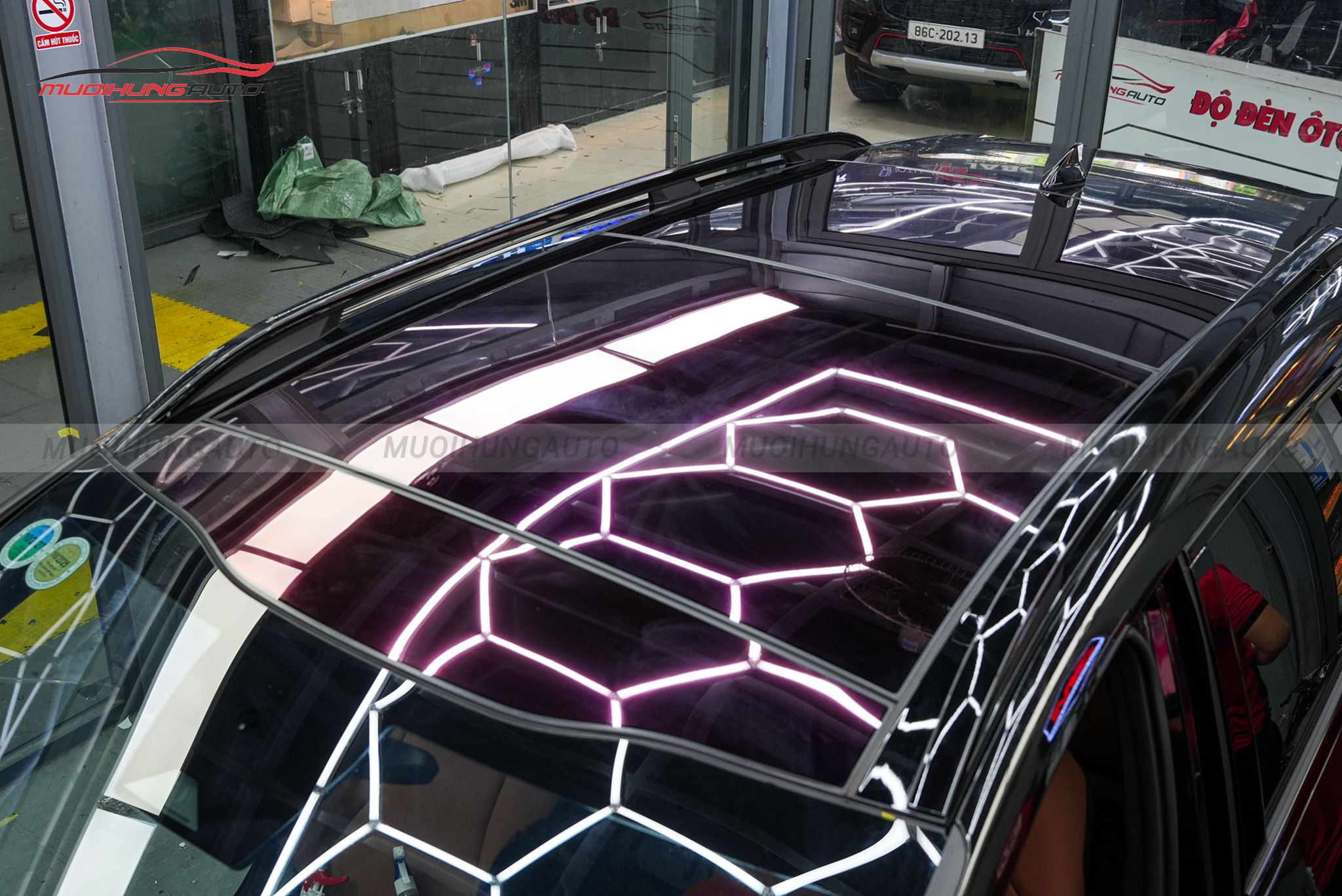 Dán phim PPF TPU SUNROOF cách nhiệt cửa sổ trời Kia Sportage 2024