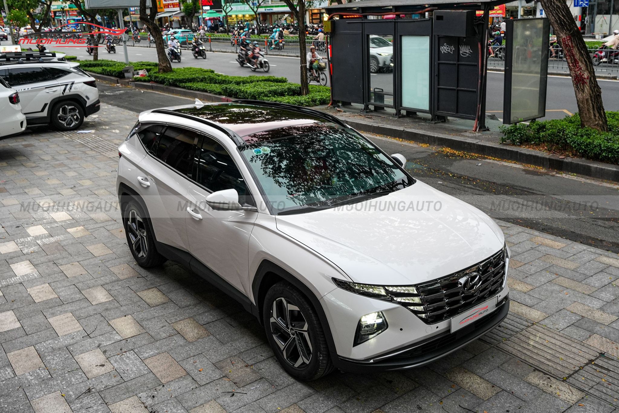 Hình ảnh thực tế dán phim PPF TPU Sunroof cách nhiệt cửa sổ trời xe Hyundai Tucson 2024