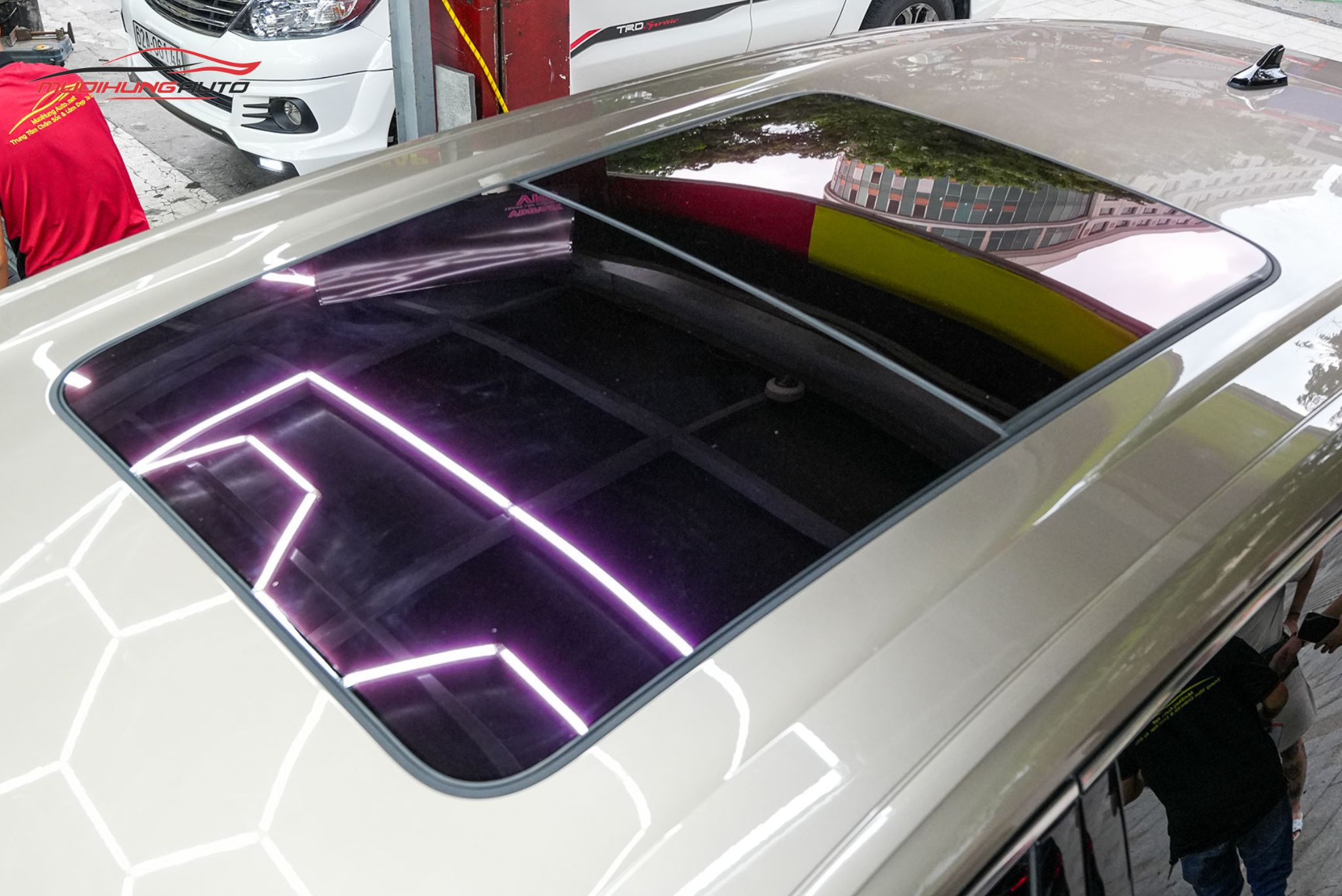 Dán phim PPF TPU SUNROOF cách nhiệt cửa sổ trời xe Volkswagen Viloran