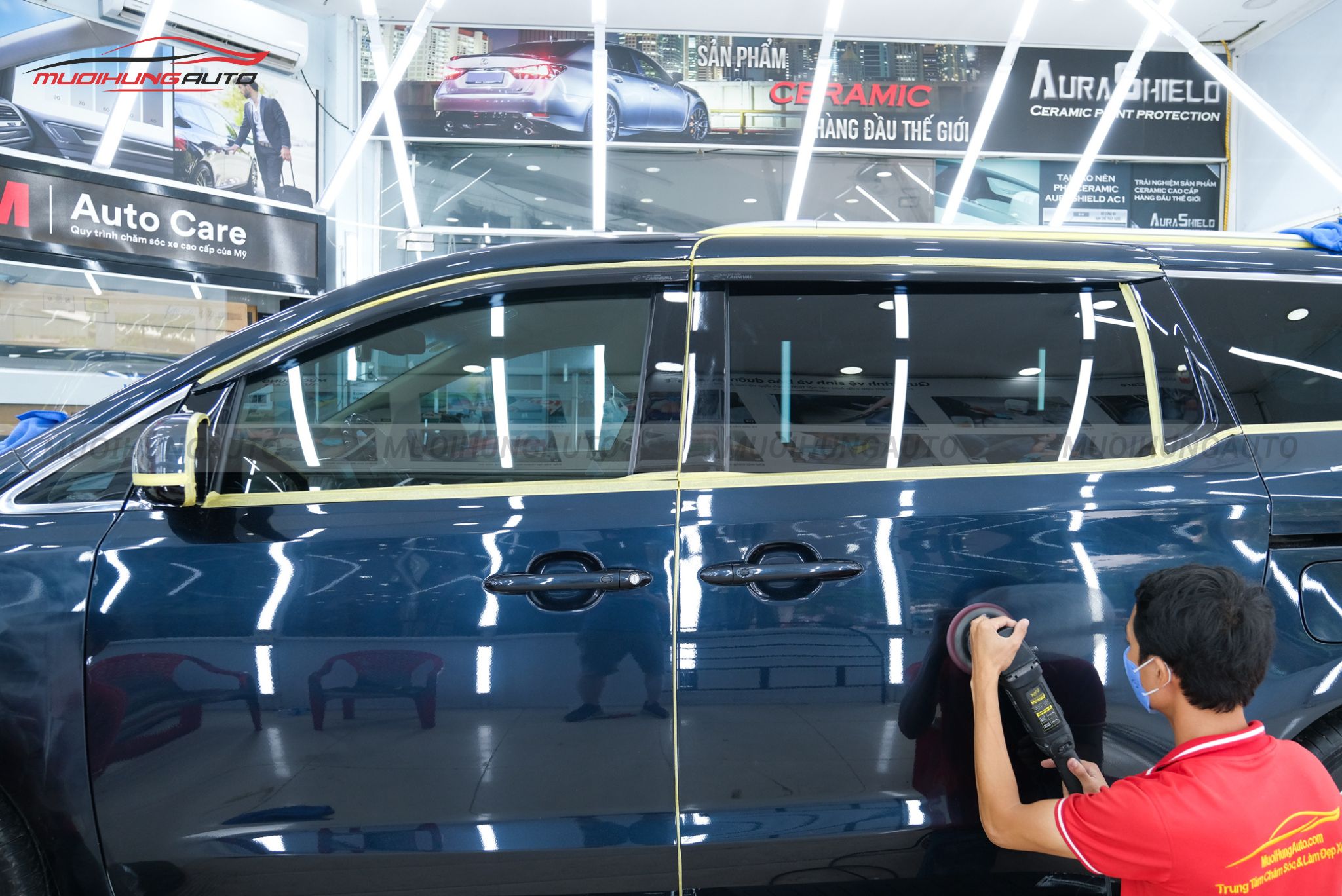 Đánh bóng ô tô Kia Sedona