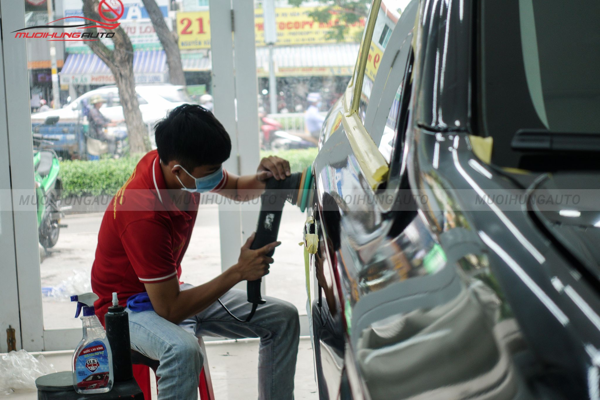 Đánh bóng ô tô Mitsubishi Outlander