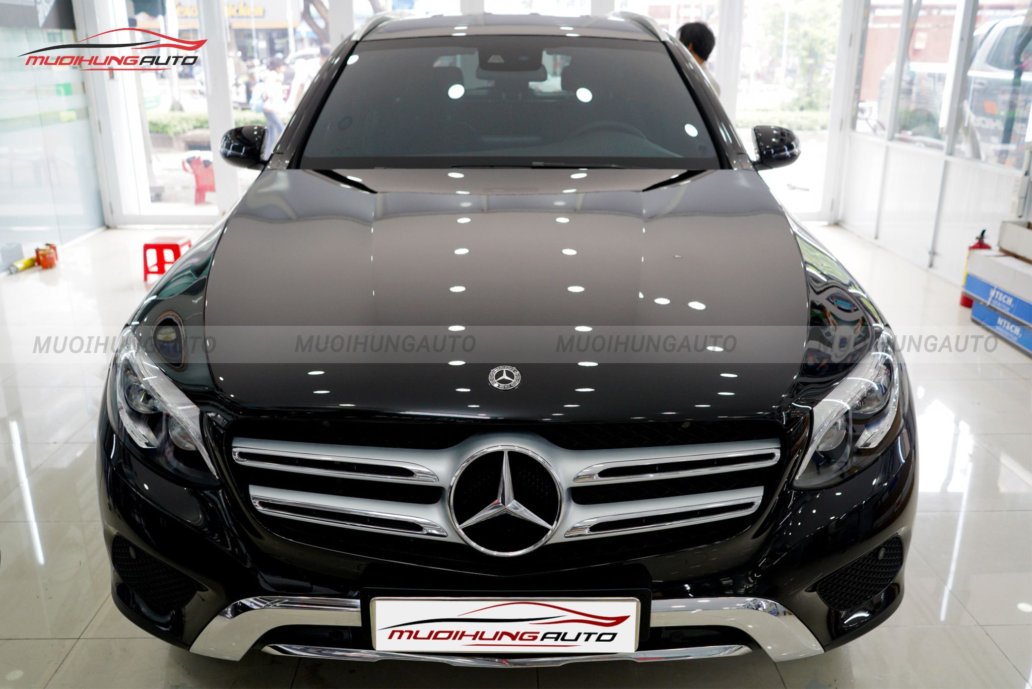 Đánh bóng sơn xe ô tô Mercedes GLC250