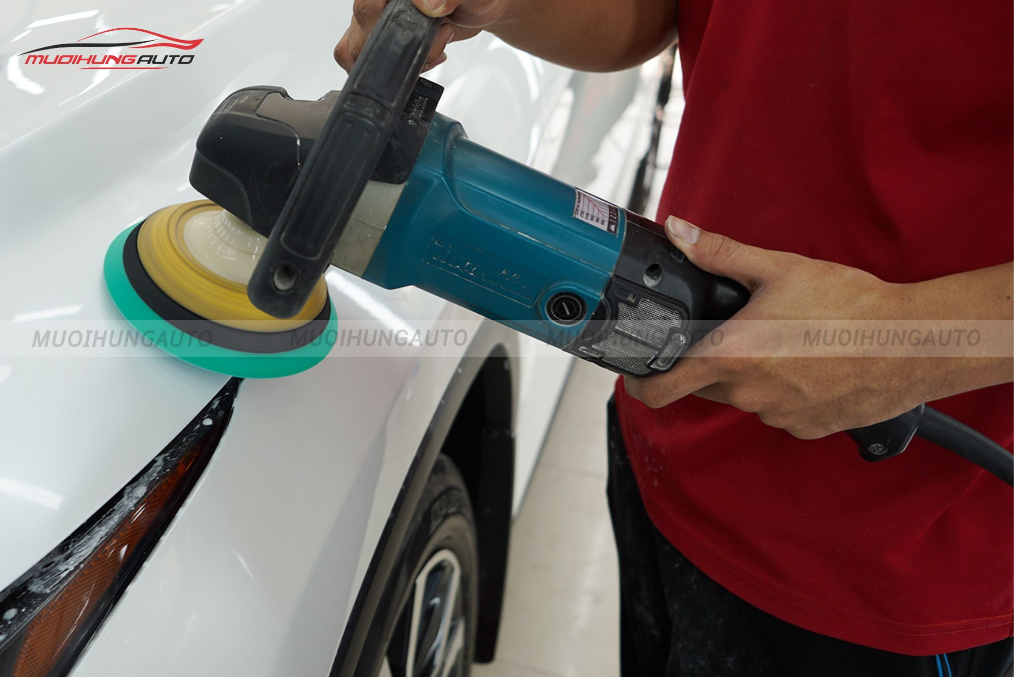Đánh bóng sơn xe ô tô Sedan