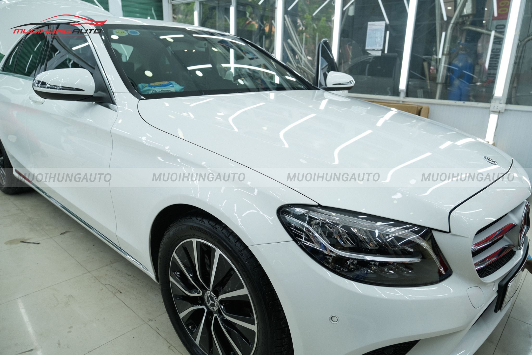 Đánh bóng sơn xe Sedan