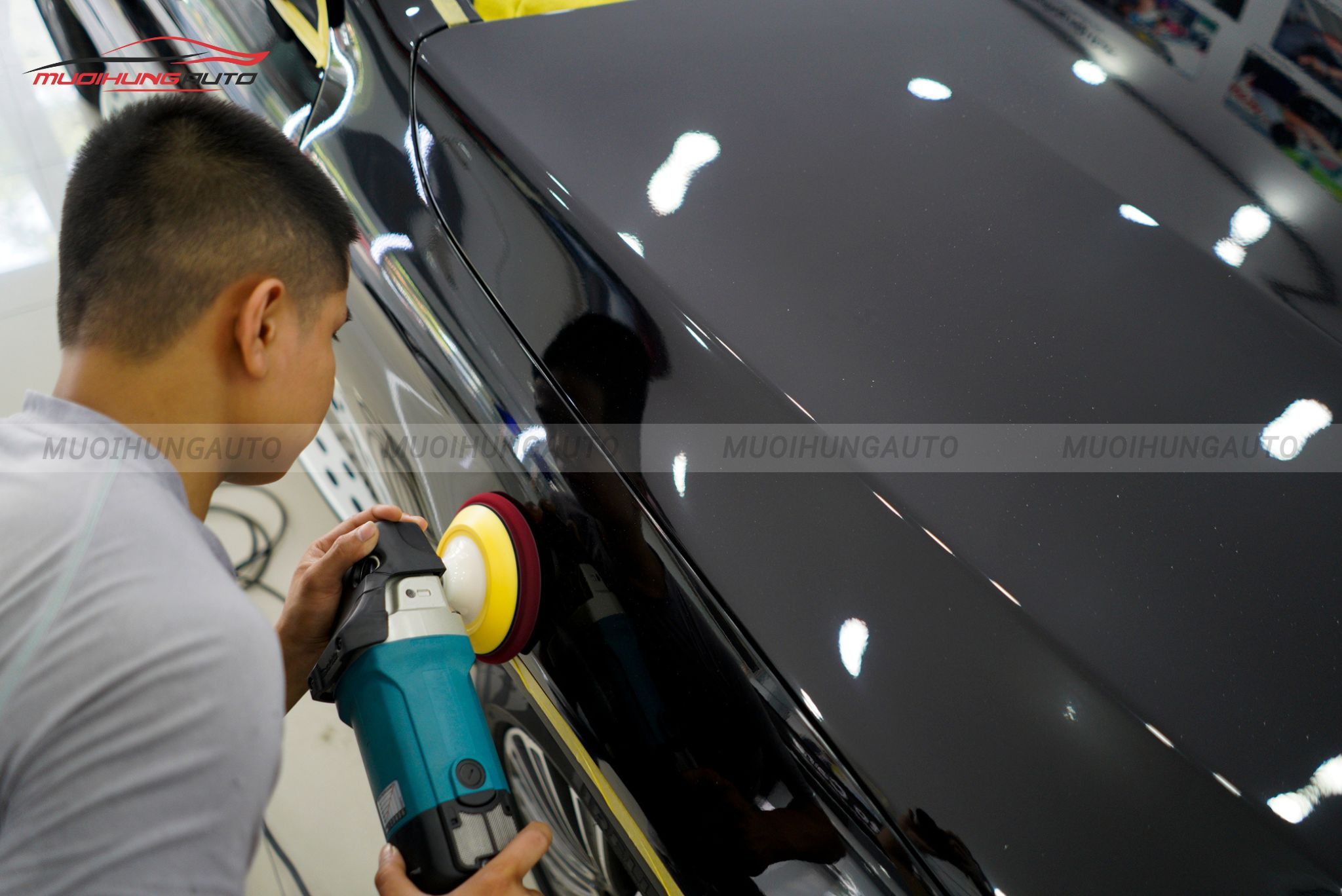 Đánh bóng xe ô tô Mercedes GLC250