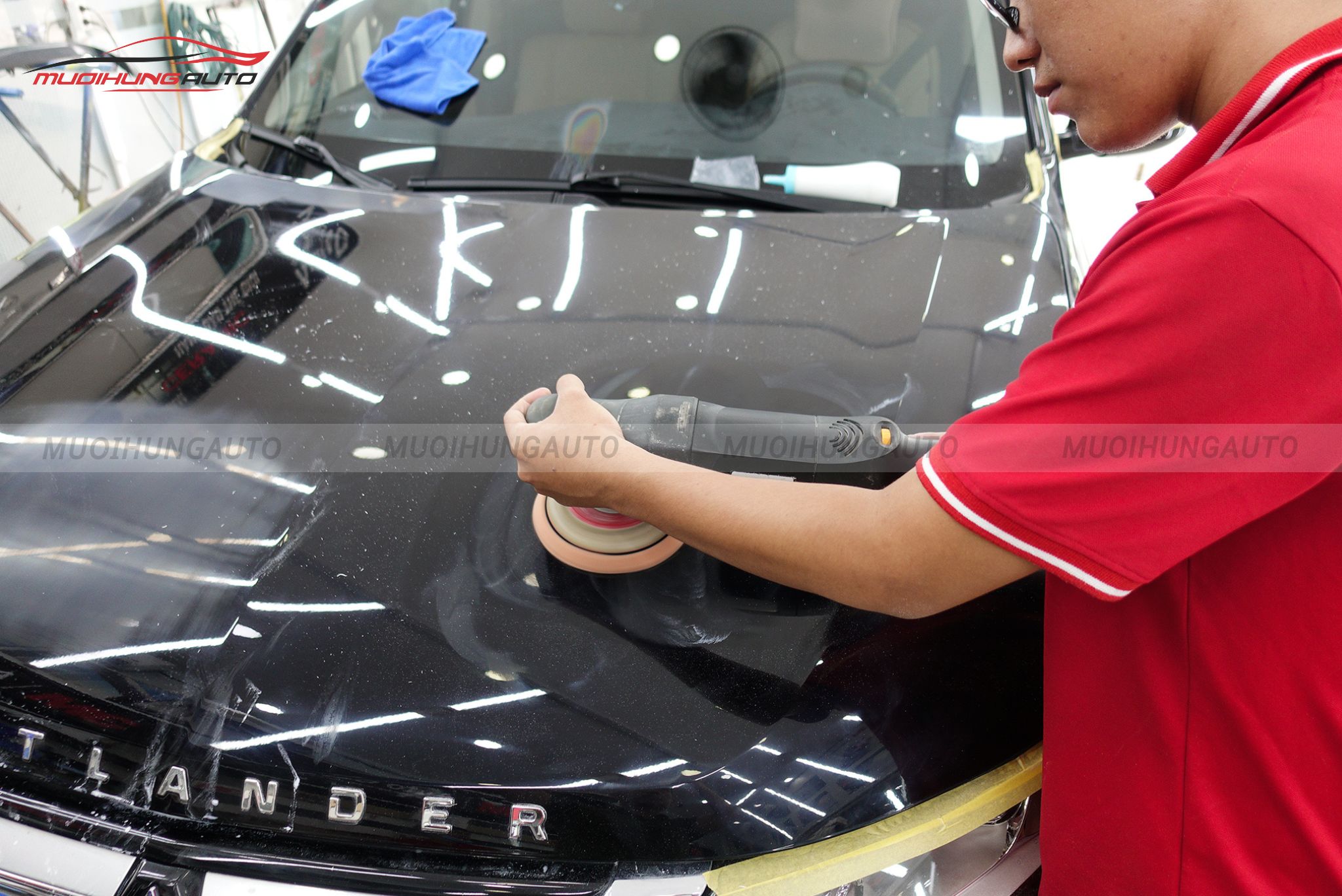 Đánh bóng xe ô tô Mitsubishi Outlander