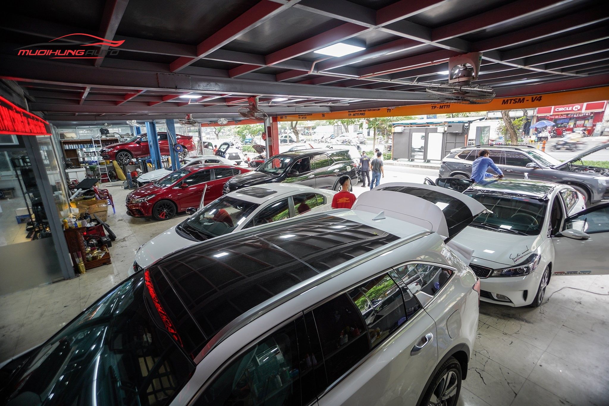 Địa chỉ lắp cốp nóc Toyota Camry uy tín TPHCM