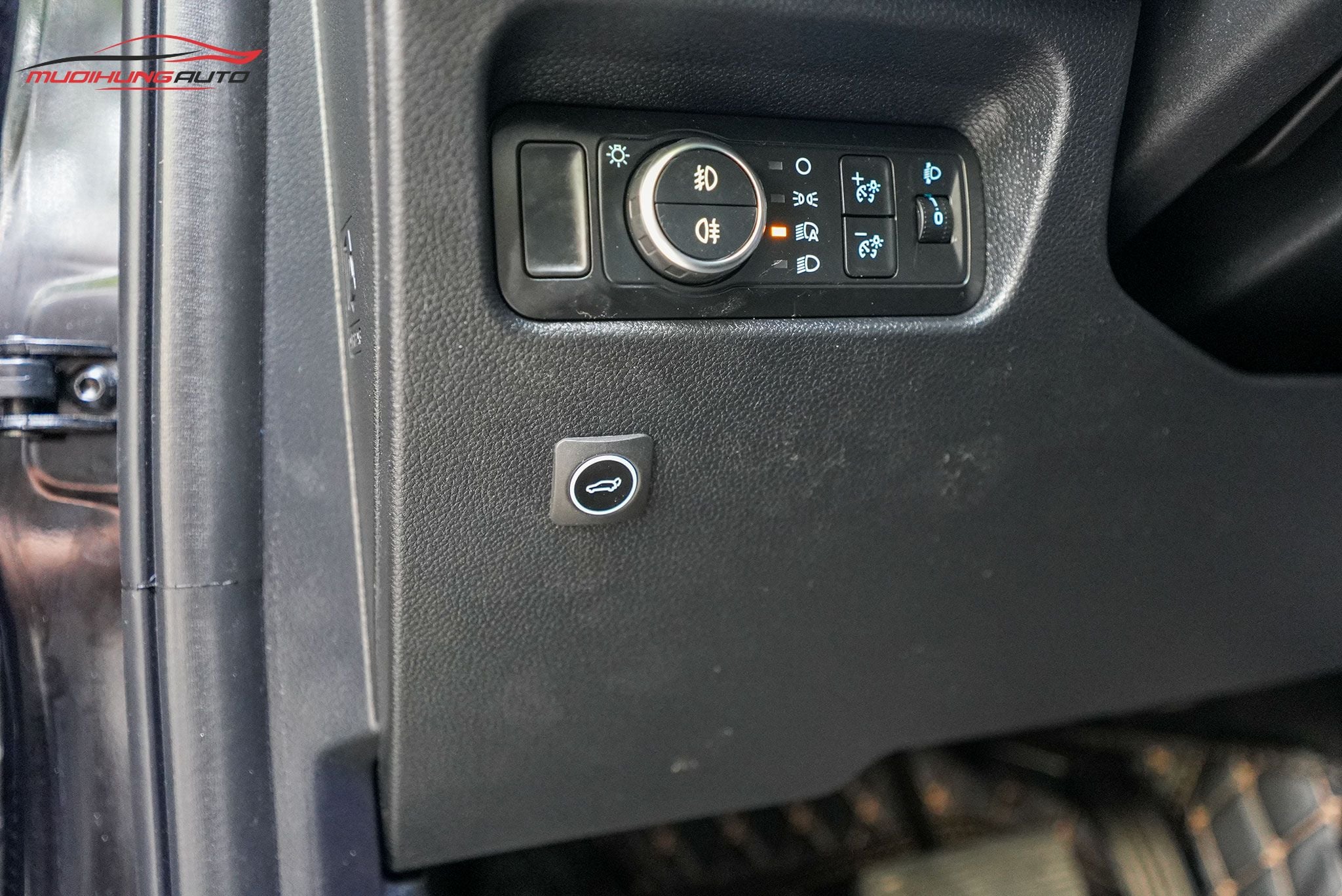 Độ cốp điện ô tô Ford Everest Next-Gen 2023