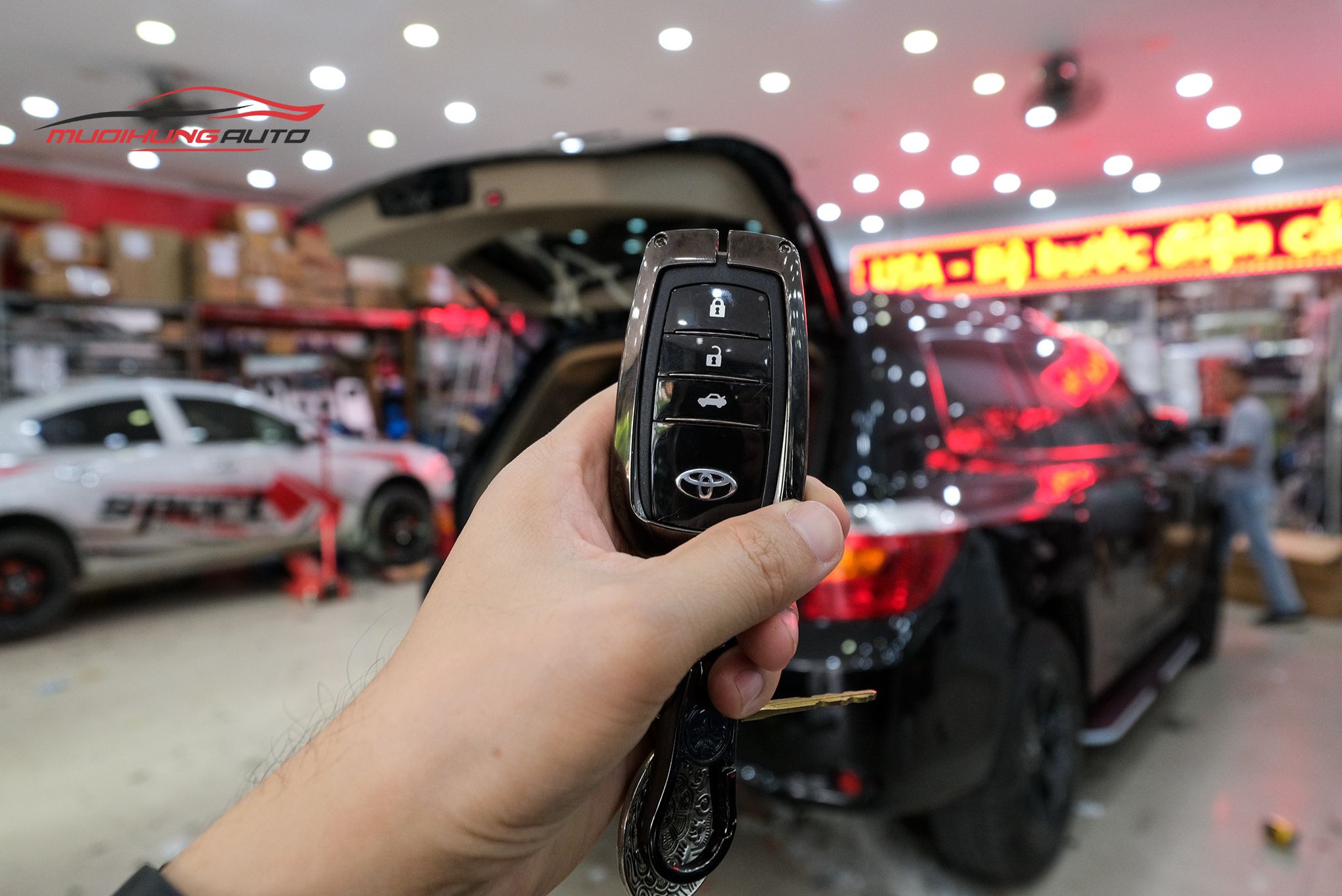 Độ cốp điện ô tô Toyota Highlander