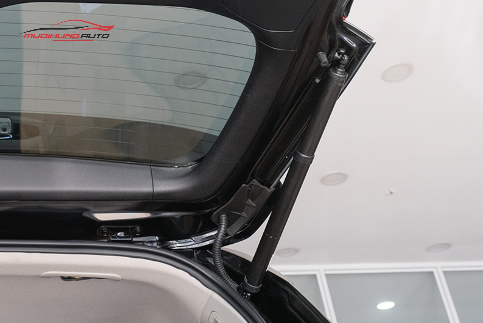 Độ cốp điện ô tô Toyota Innova