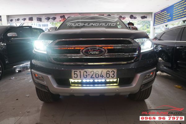 Độ đèn Bixenon và led bar xe Ford EVEREST 2019 09