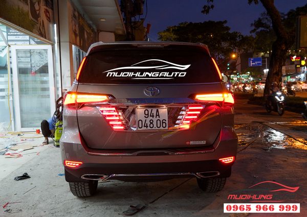 Độ đèn  Hậu nguyên cụm Fortuner 2019-2020 01