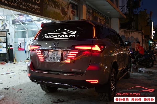 Độ đèn  Hậu nguyên cụm Fortuner 2019-2020 03