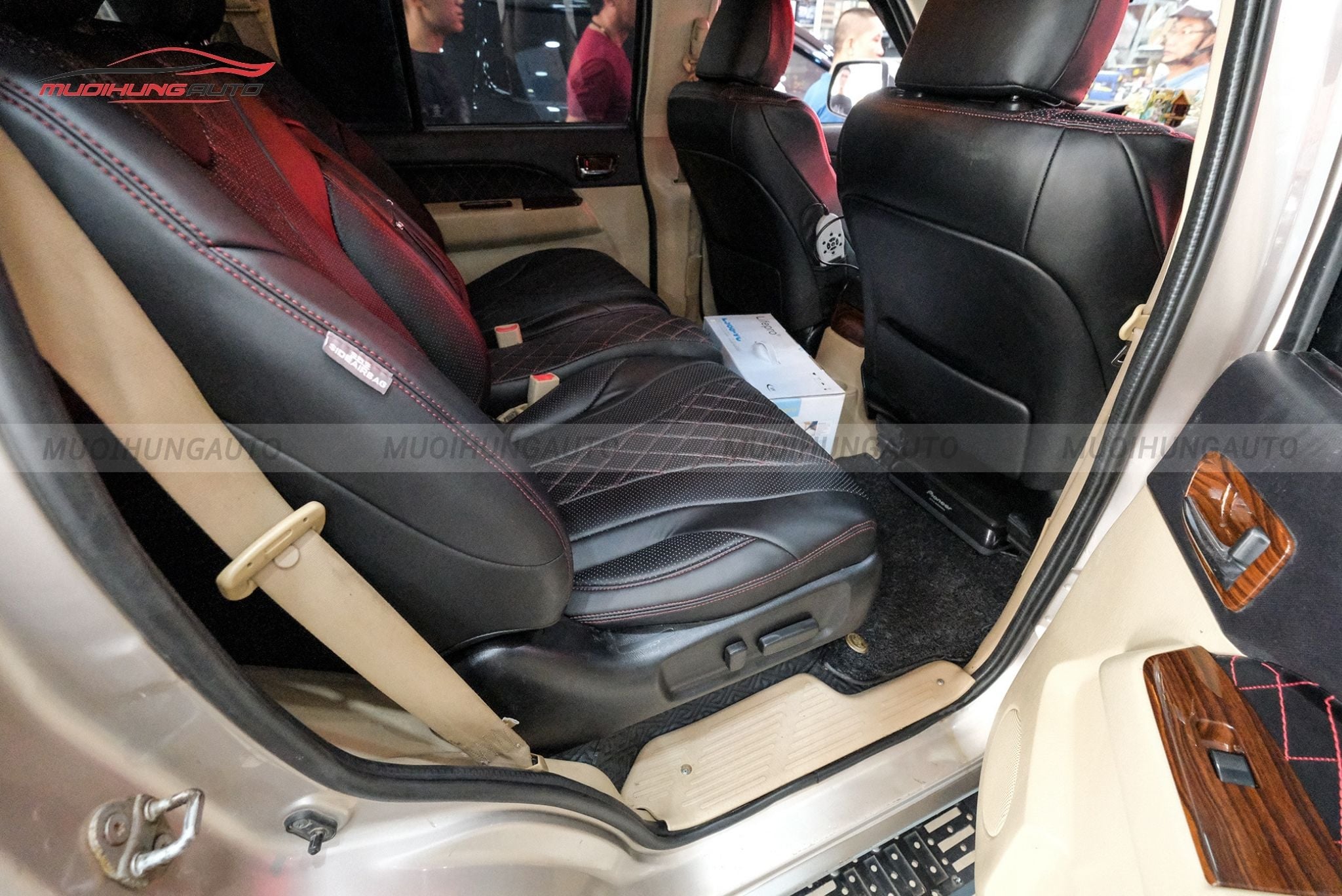 Độ ghế chỉnh điện cho xe Ford Everest